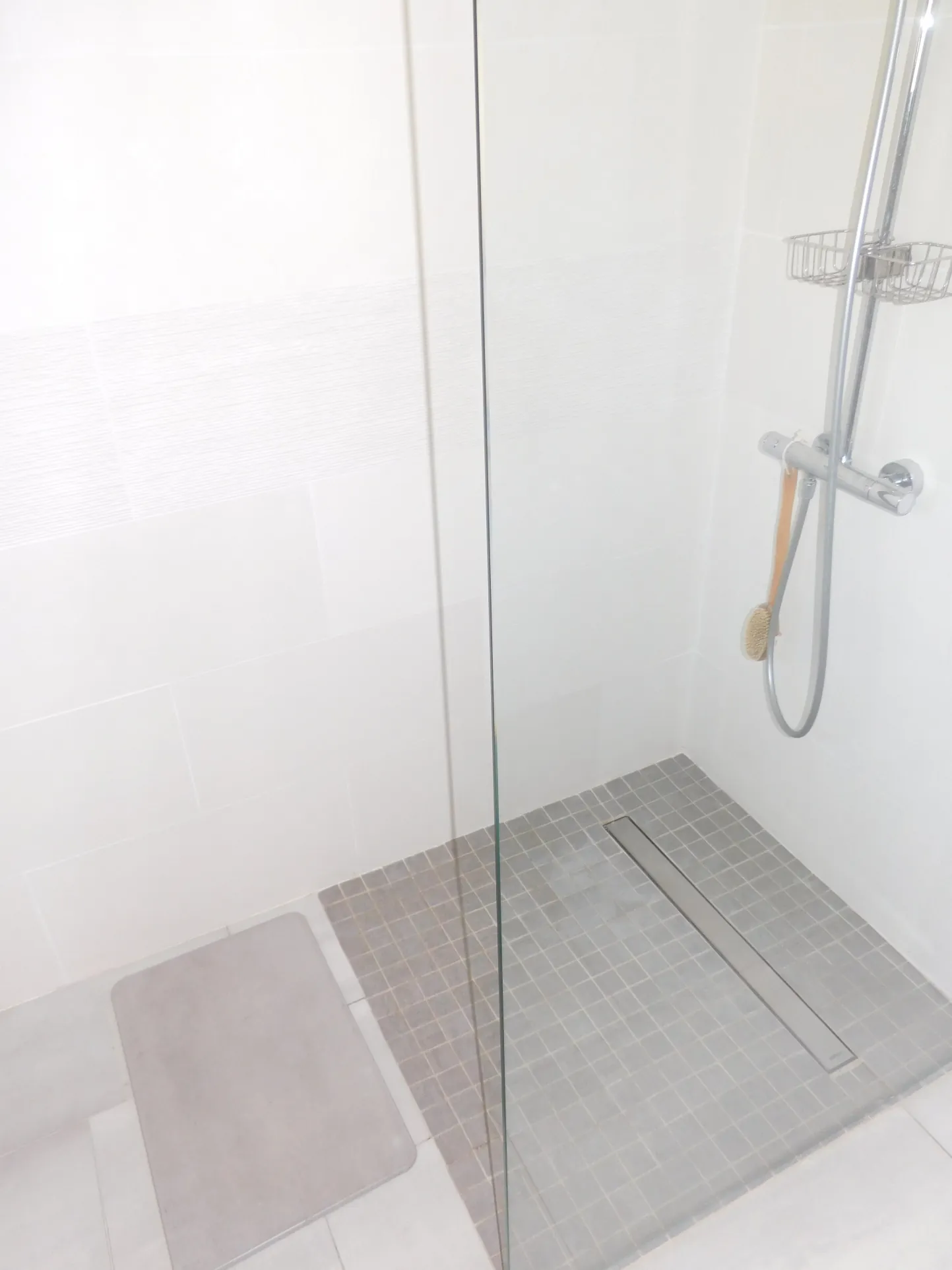 Maison individuelle rénovée à Henin Beaumont avec garage et parking - Proche Zone commerciale 