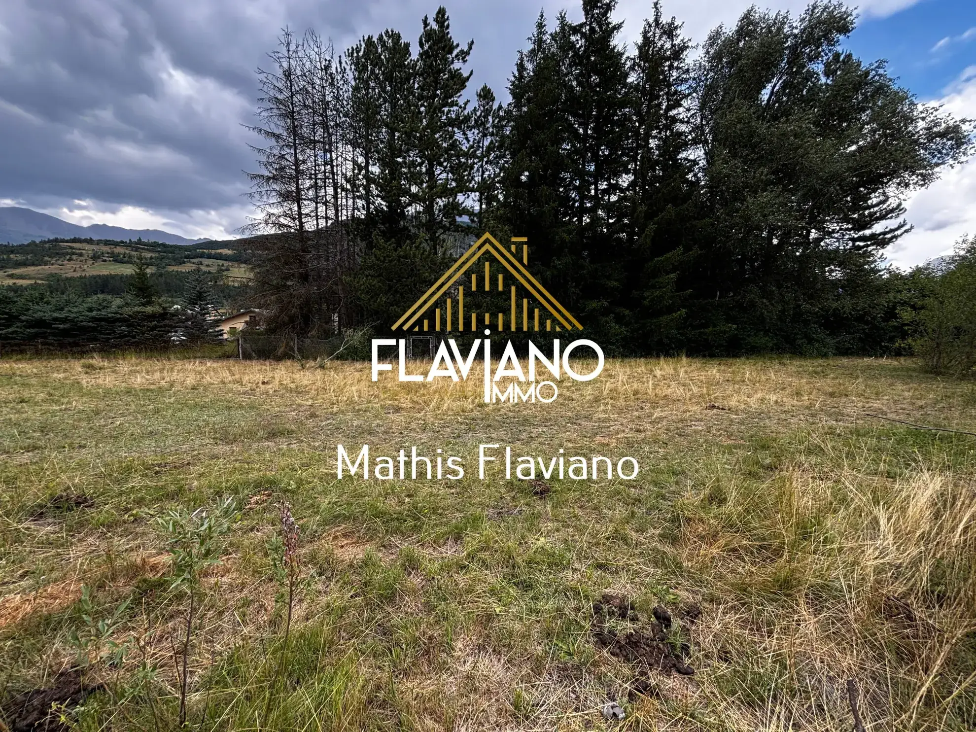 Terrain à bâtir viabilisé de 920 m² à Barcelonnette proche du centre-ville