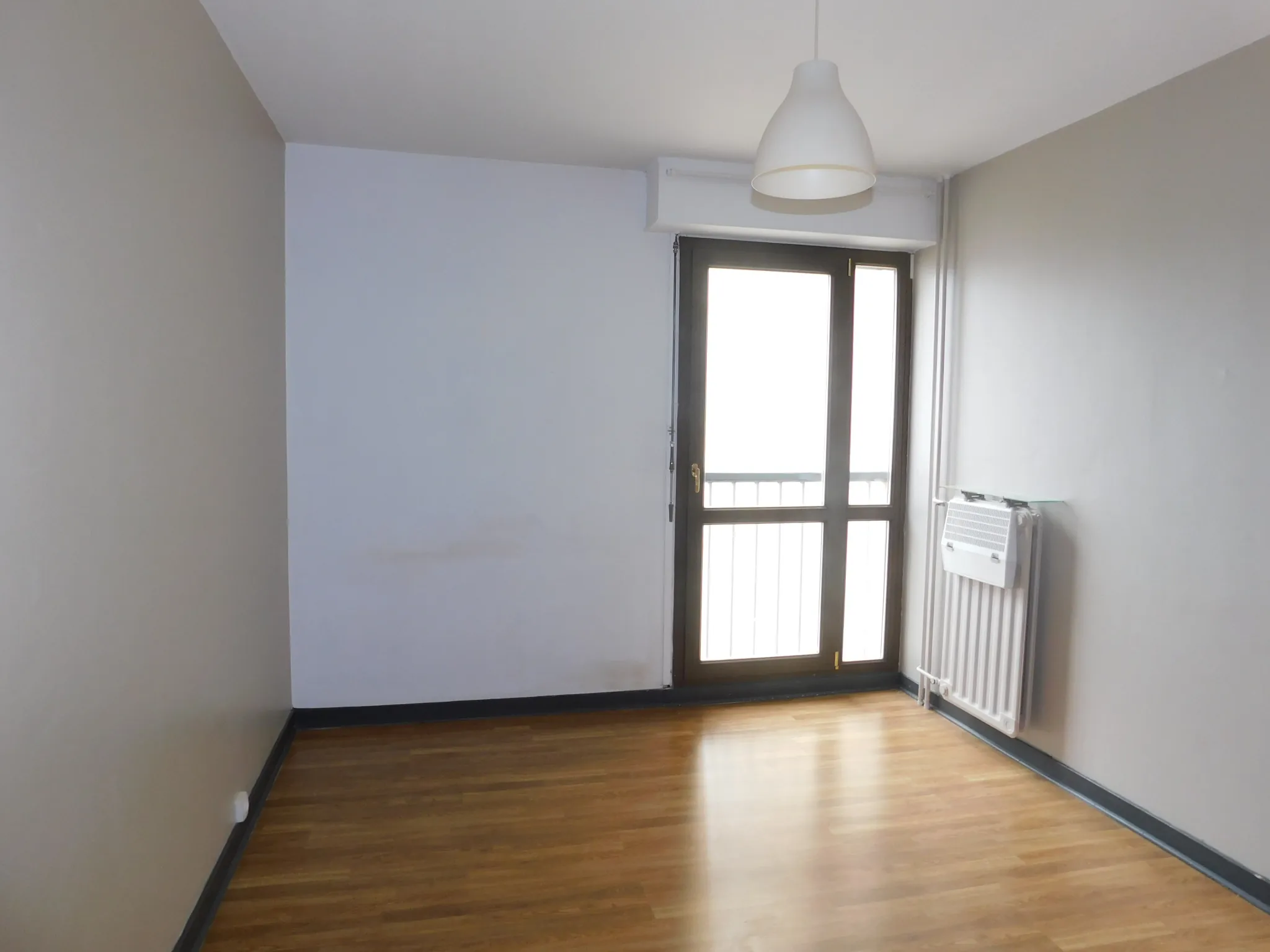 Grand appartement T5 à Nancy Gare Jean-Jaurès avec parking et balcon 