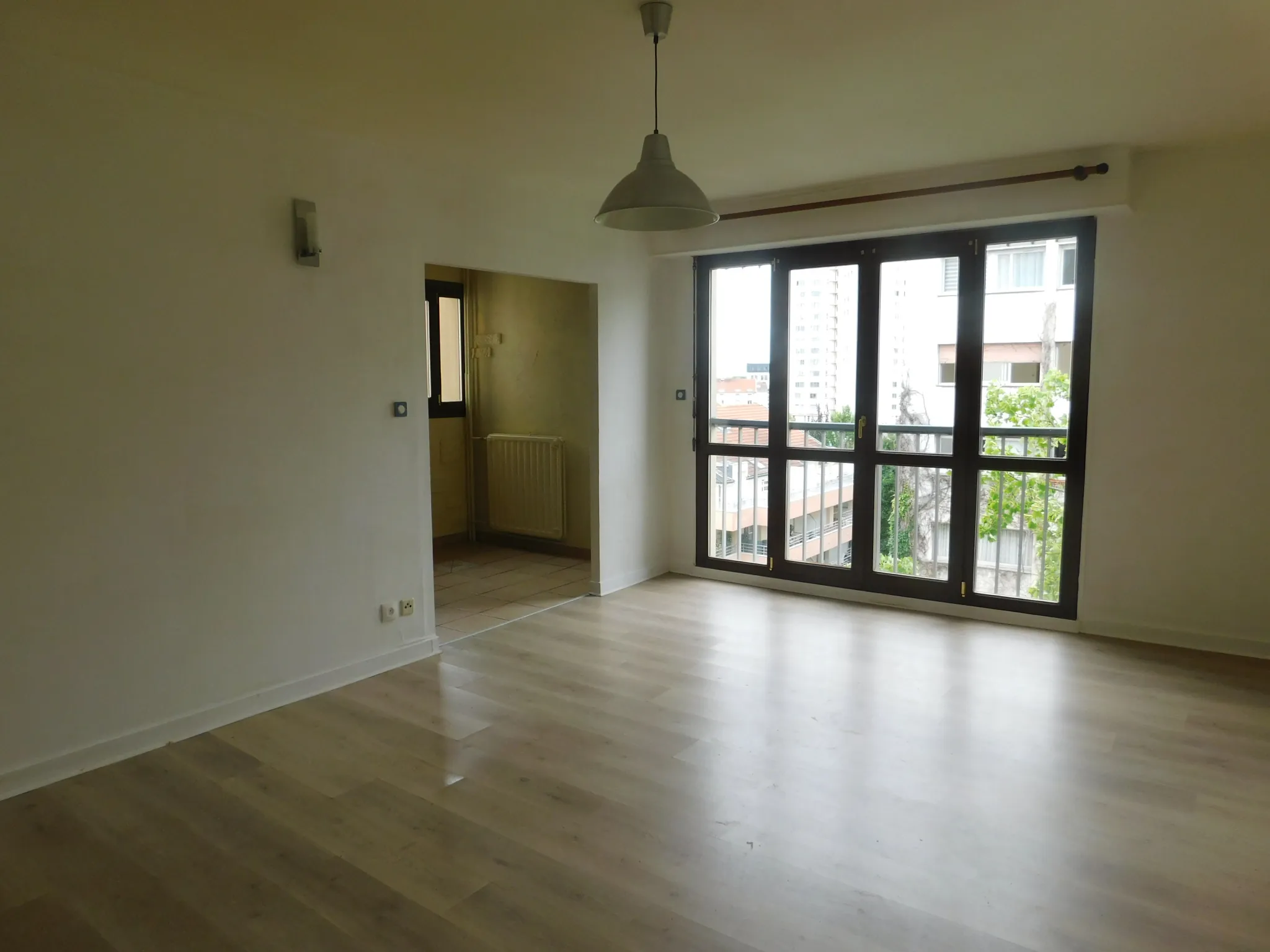 Grand appartement T5 à Nancy Gare Jean-Jaurès avec parking et balcon 