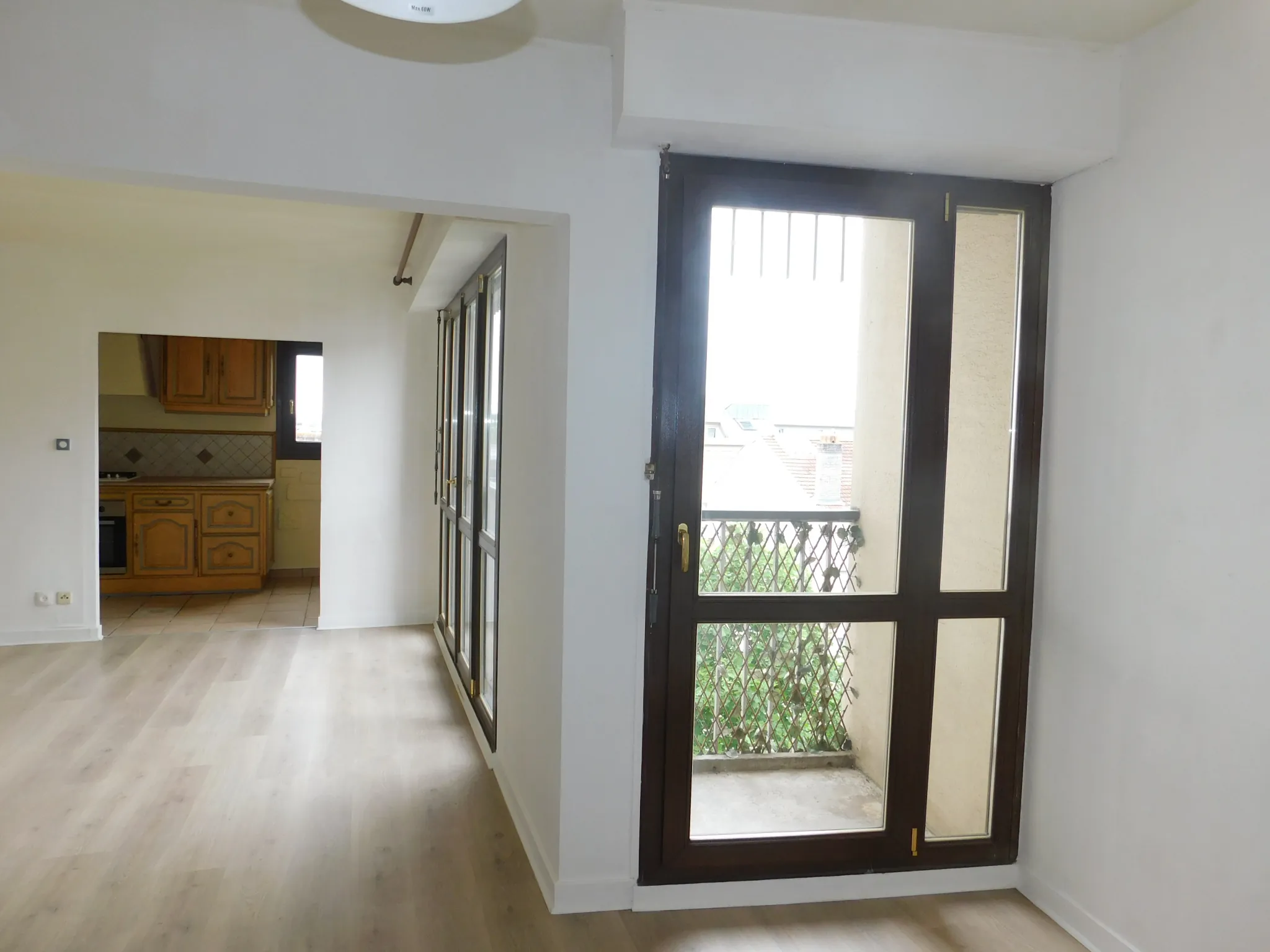 Grand appartement T5 à Nancy Gare Jean-Jaurès avec parking et balcon 