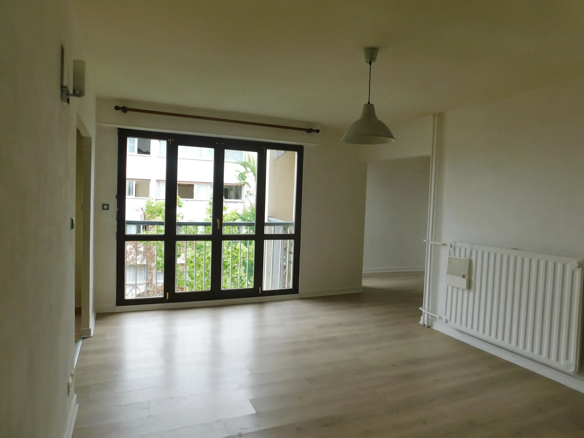 Grand appartement T5 à Nancy Gare Jean-Jaurès avec parking et balcon 