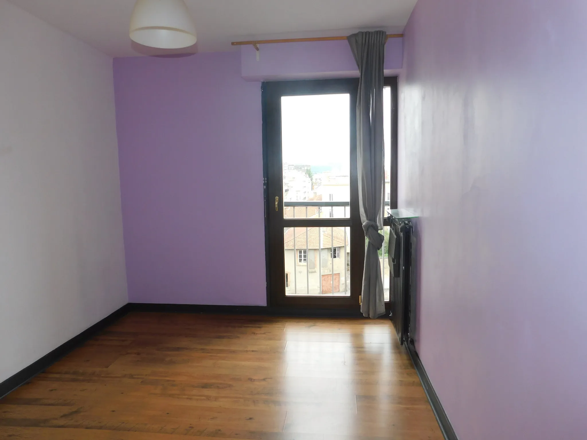 Grand appartement T5 à Nancy Gare Jean-Jaurès avec parking et balcon 