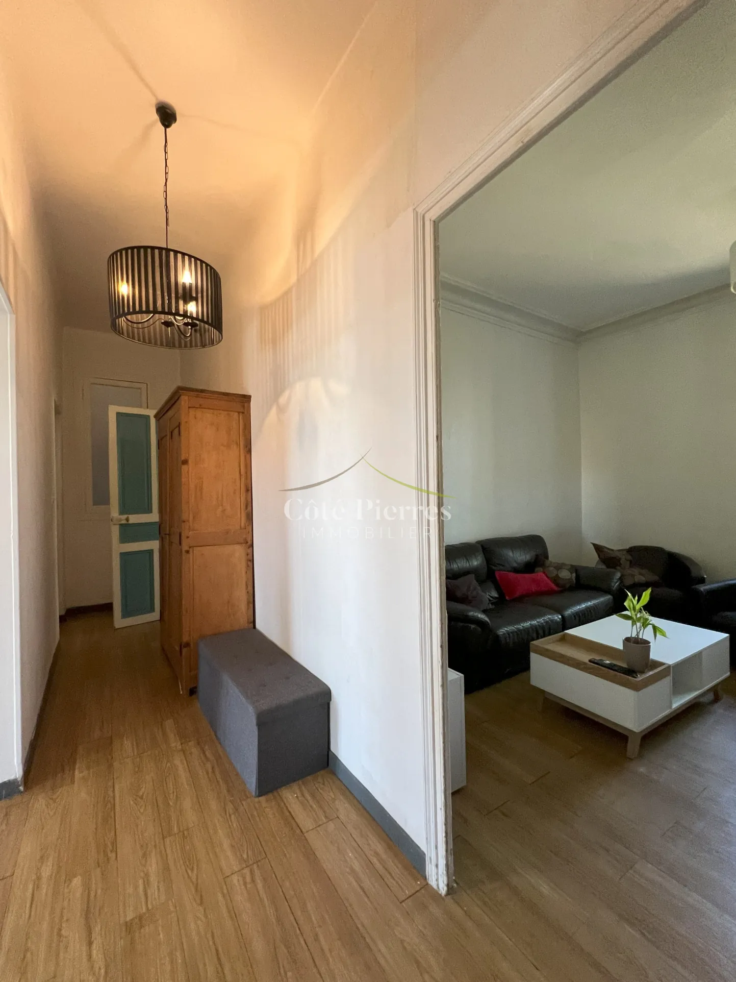 Appartement lumineux avec balcon et terrasse à Nîmes près de la gare 