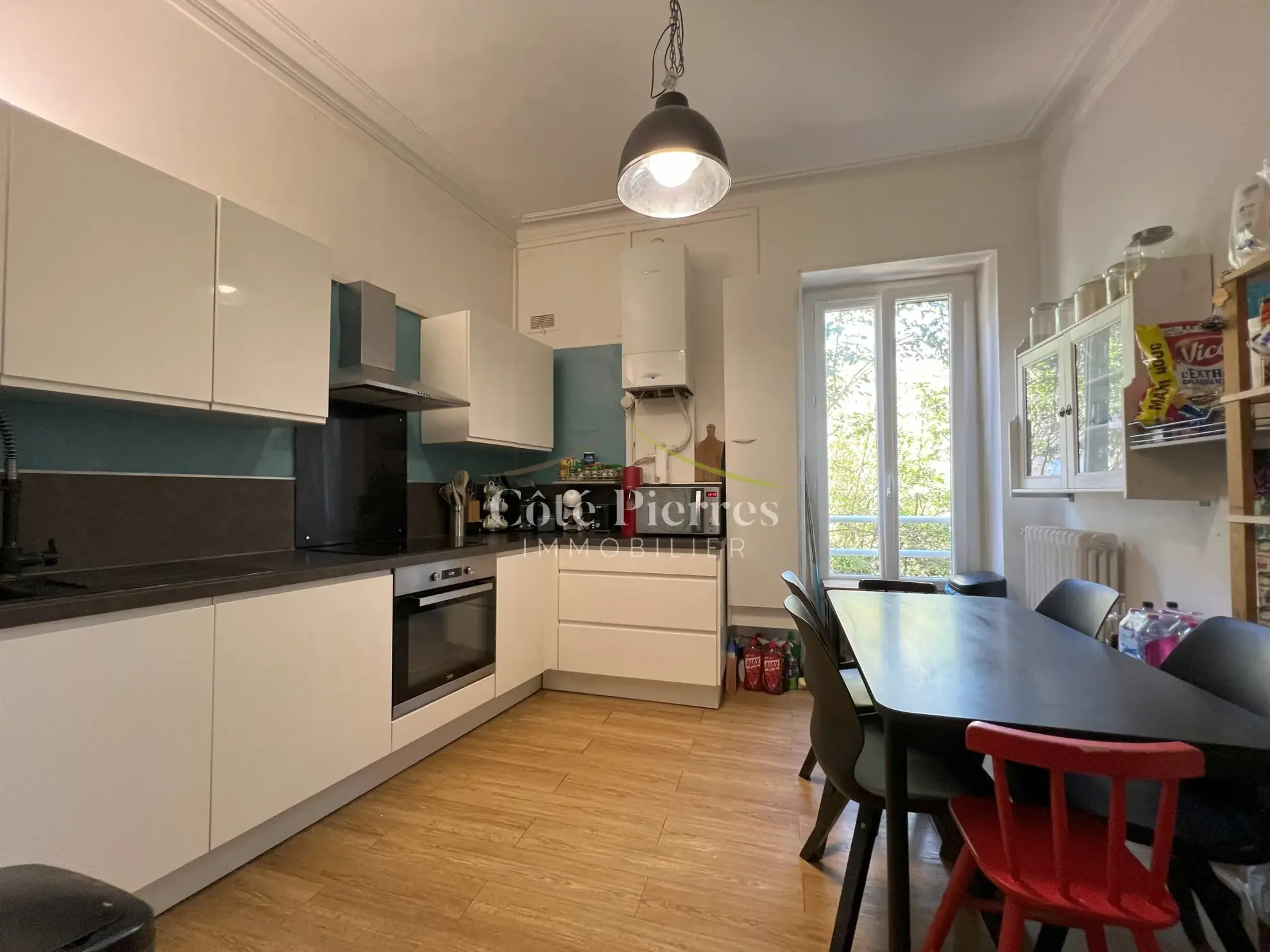 Appartement lumineux avec balcon et terrasse à Nîmes près de la gare 