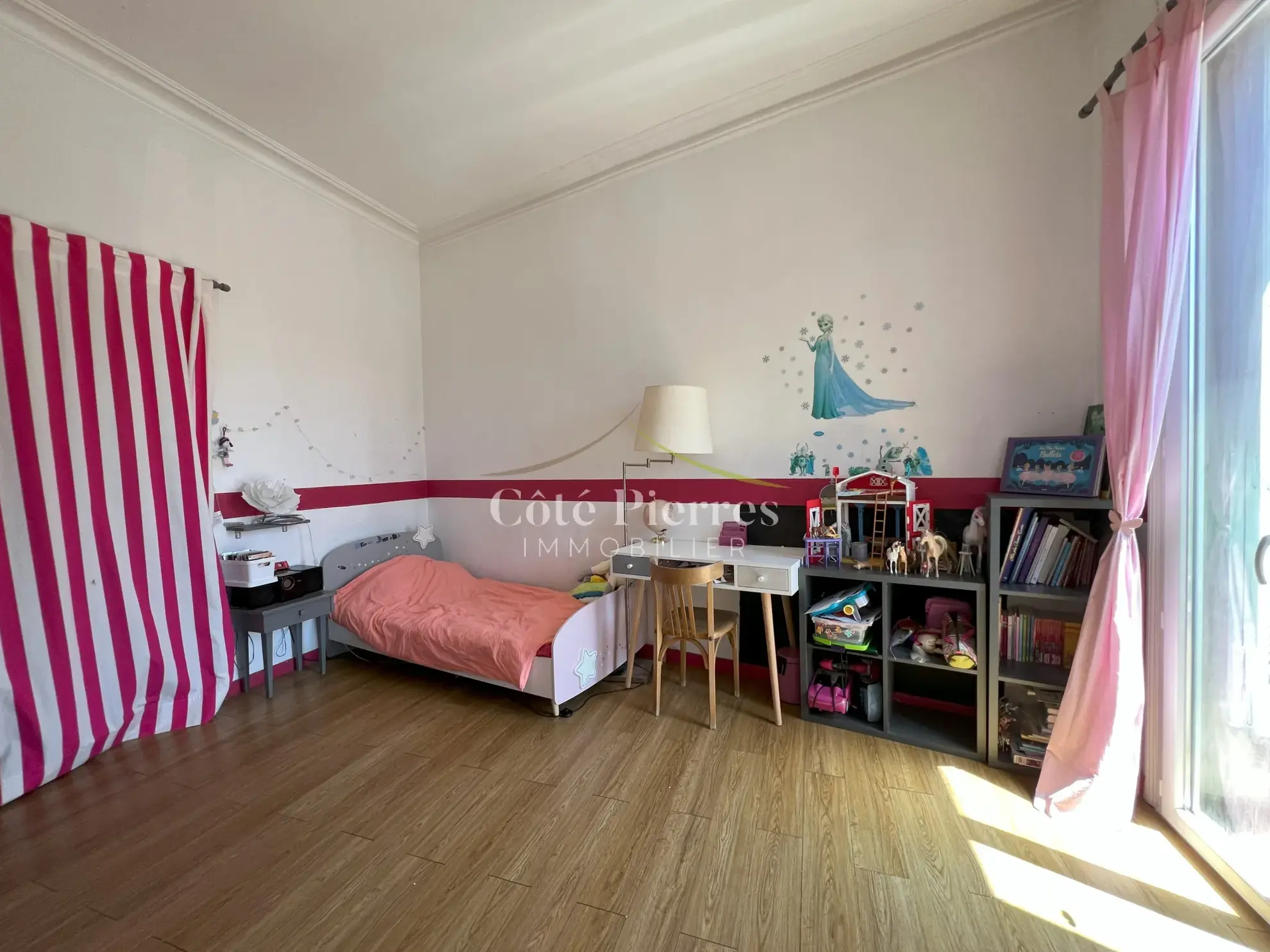 Appartement lumineux avec balcon et terrasse à Nîmes près de la gare 