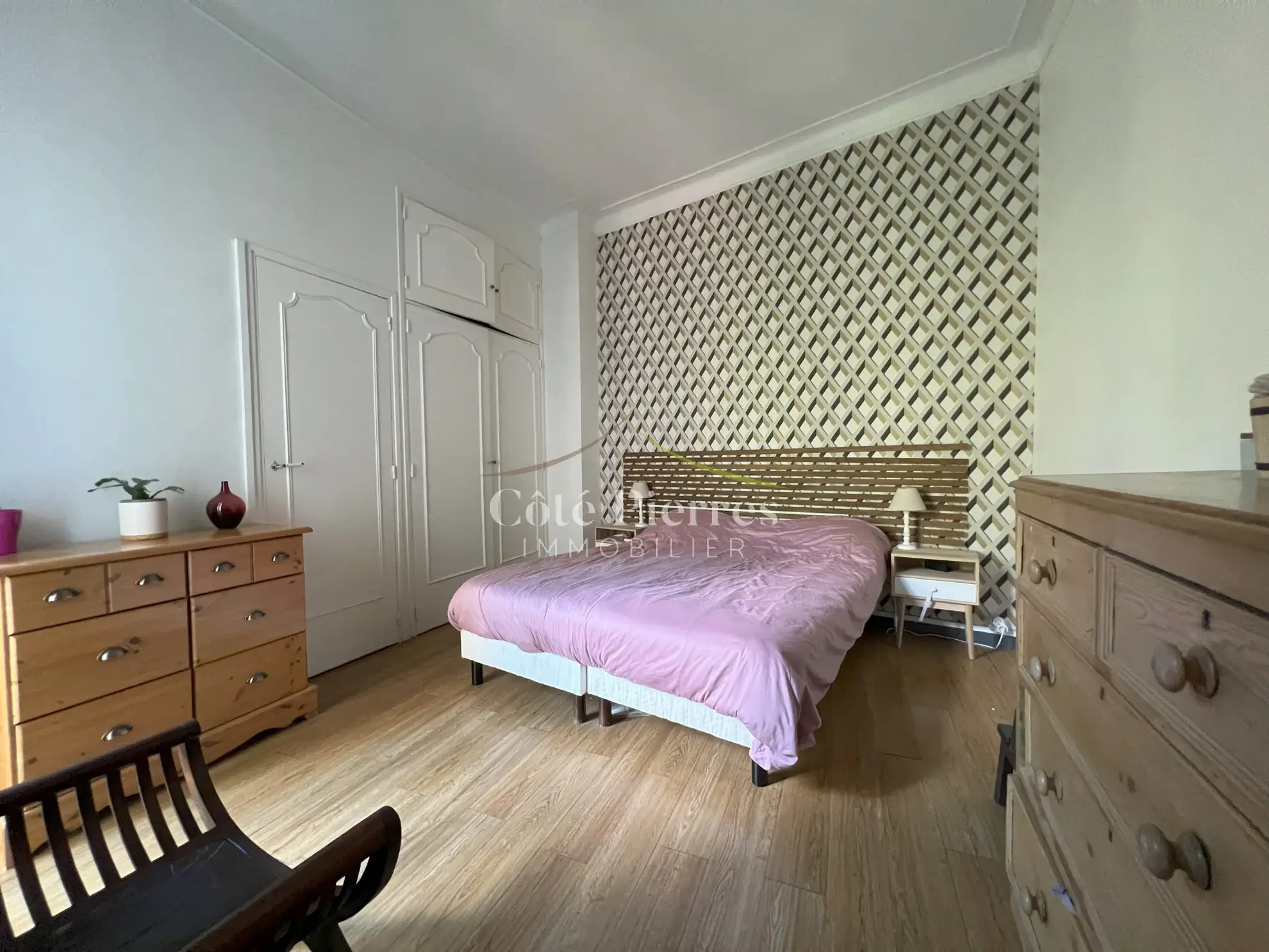 Appartement lumineux avec balcon et terrasse à Nîmes près de la gare 
