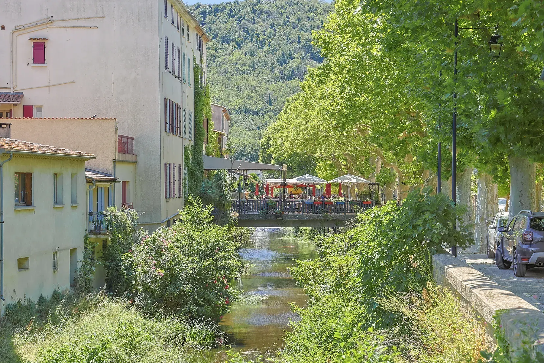 Maison de village rénovée de 62m² avec terrasse à Collobrières 