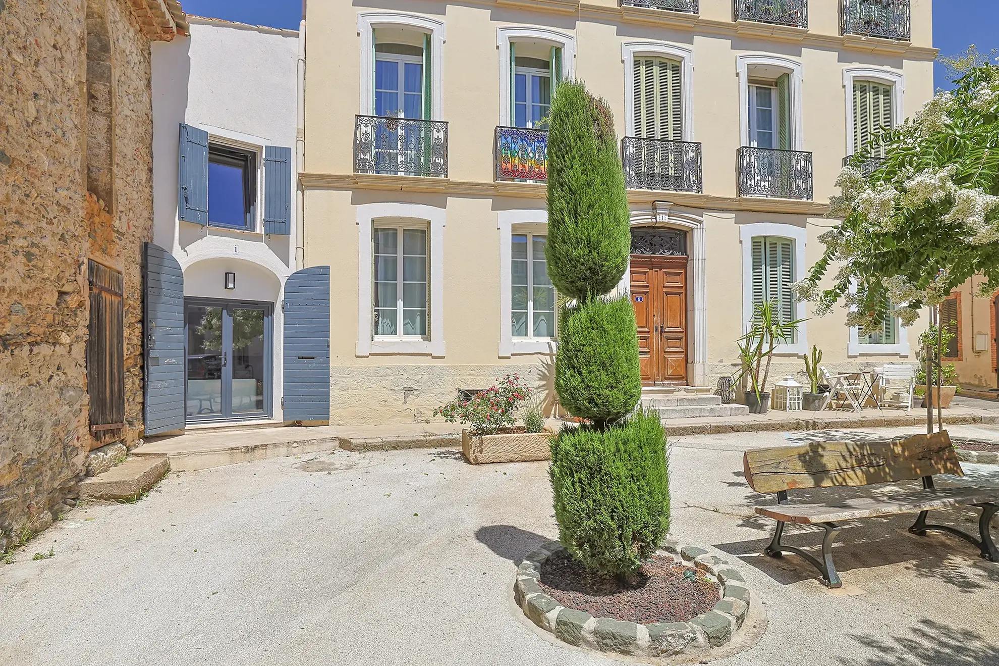 Maison de village rénovée de 62m² avec terrasse à Collobrières 