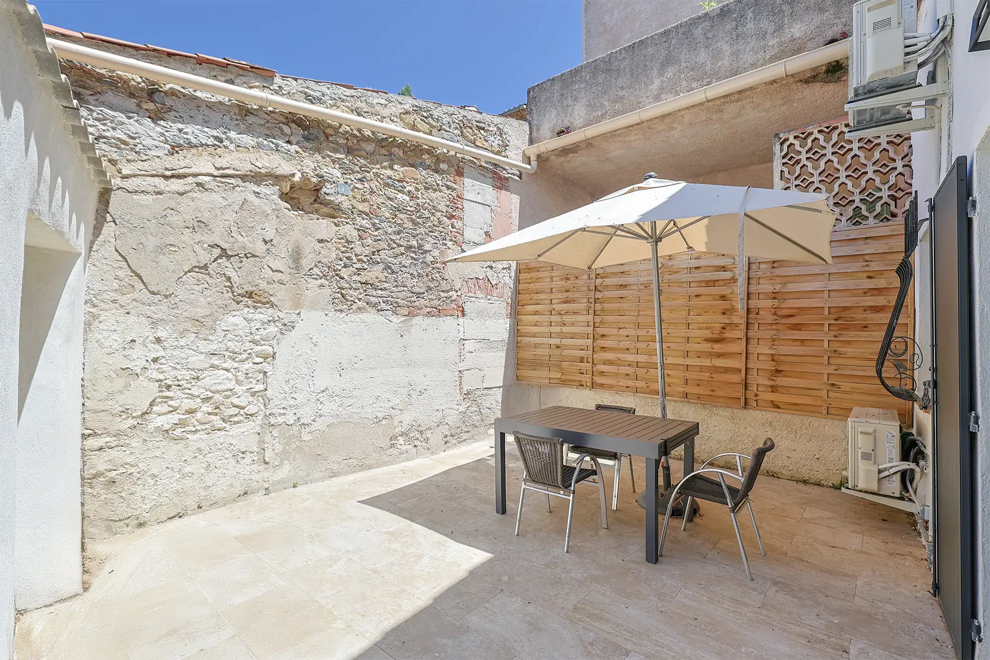 Maison de village rénovée de 62m² avec terrasse à Collobrières 