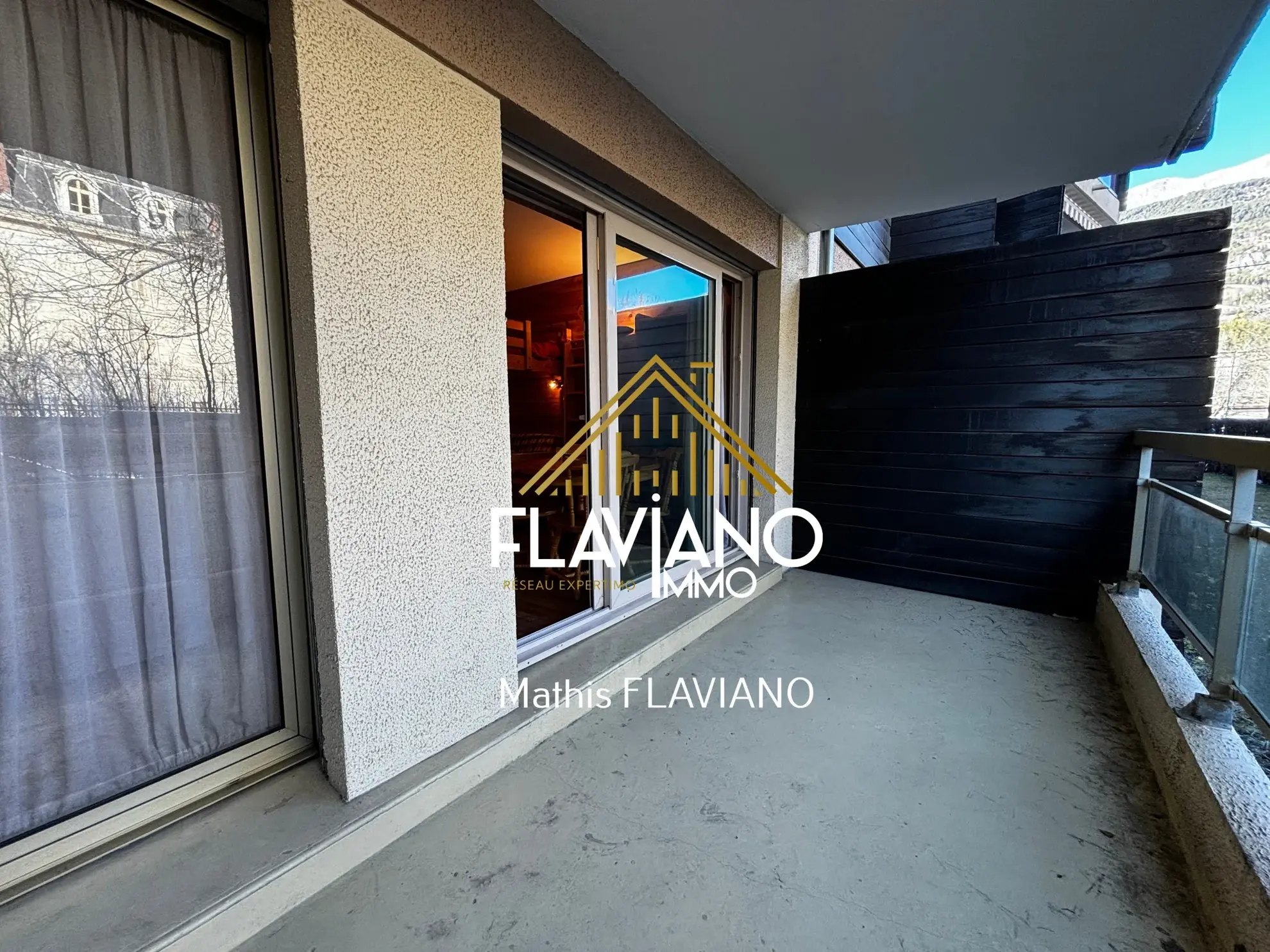 Studio à vendre à Barcelonnette, résidence de standing avec terrasse et parking gratuit 