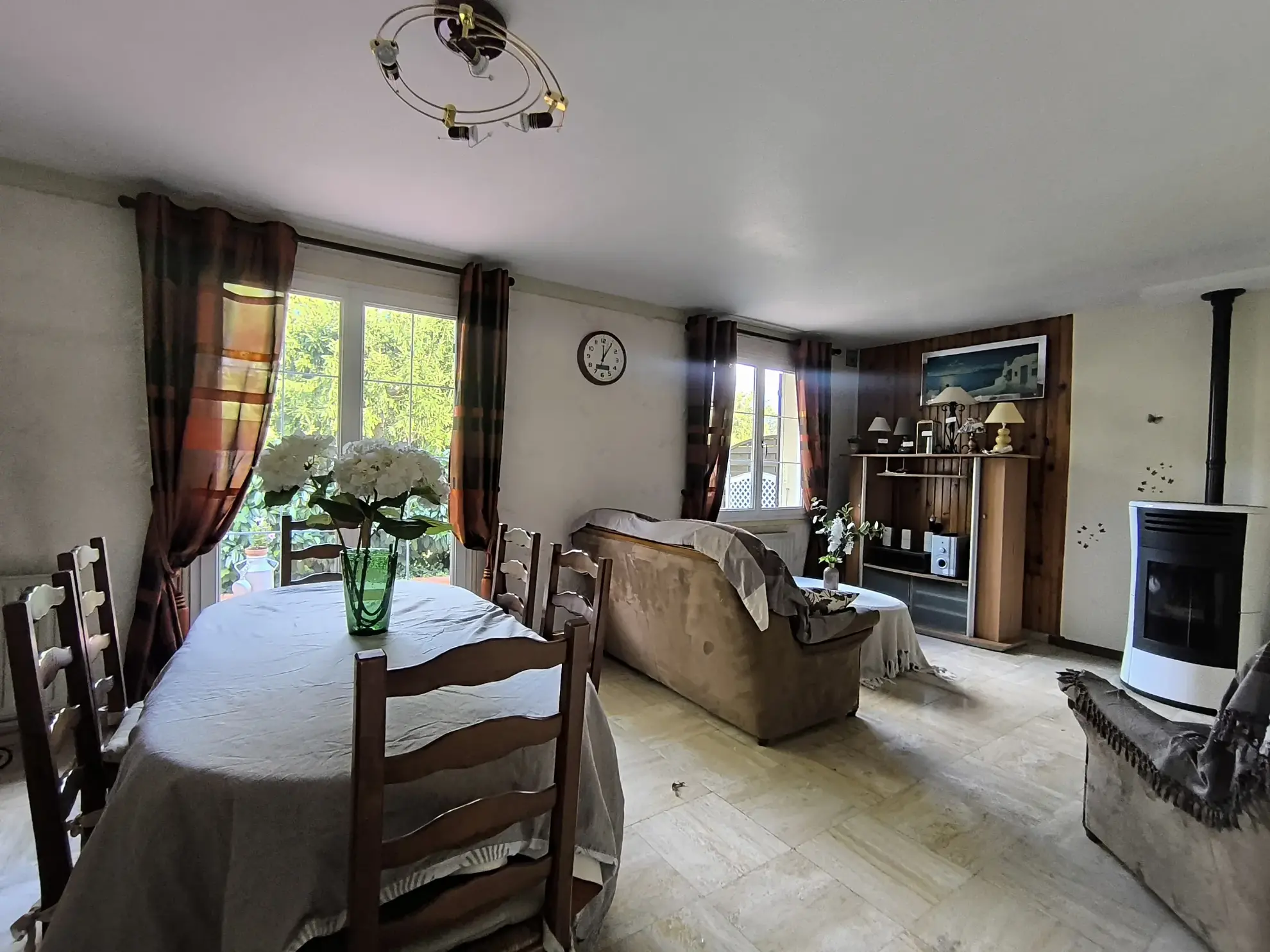 Maison familiale 5 pièces avec sous-sol à Château-Thierry, proche commodités 