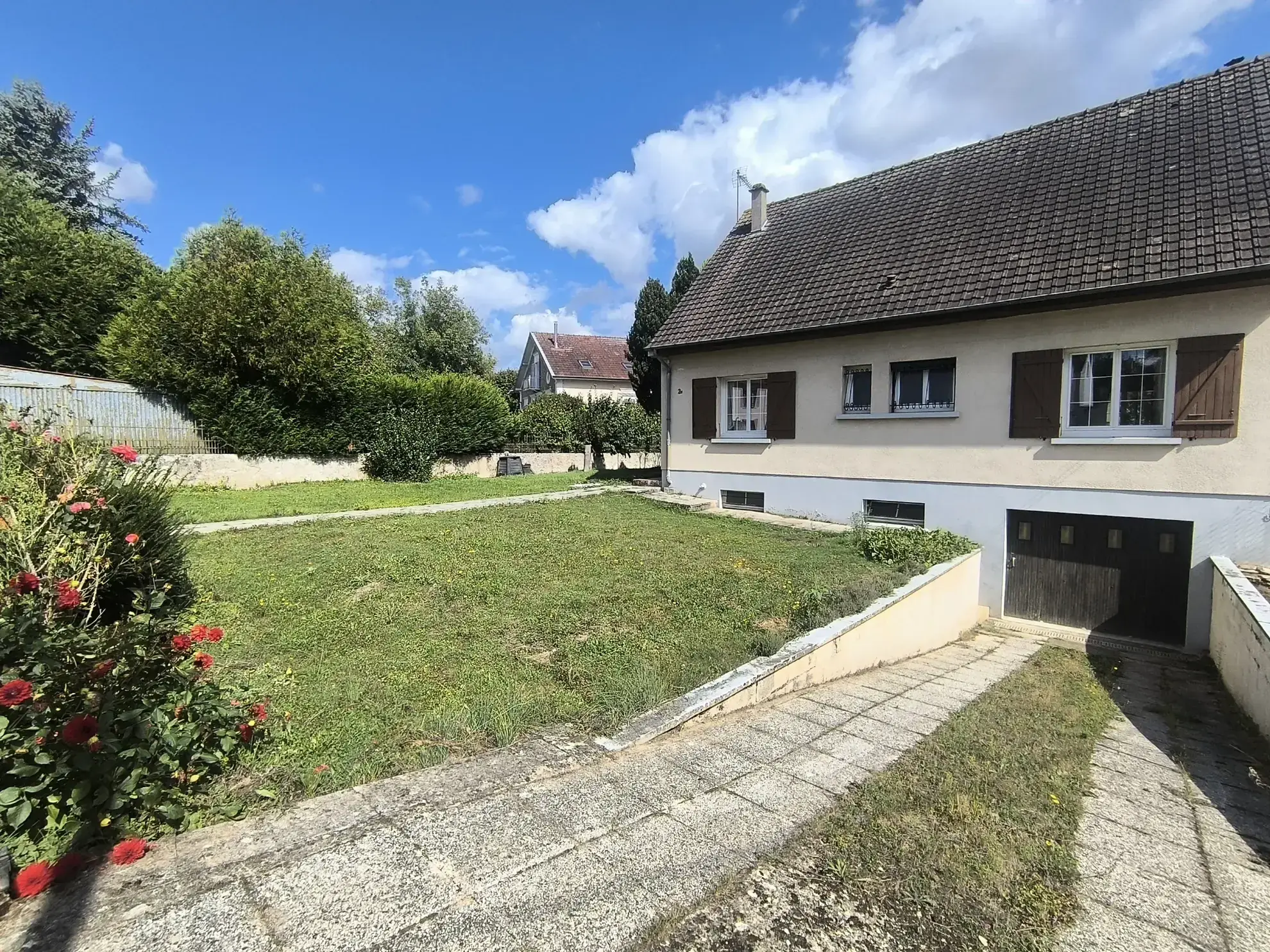 Maison familiale 5 pièces avec sous-sol à Château-Thierry, proche commodités 