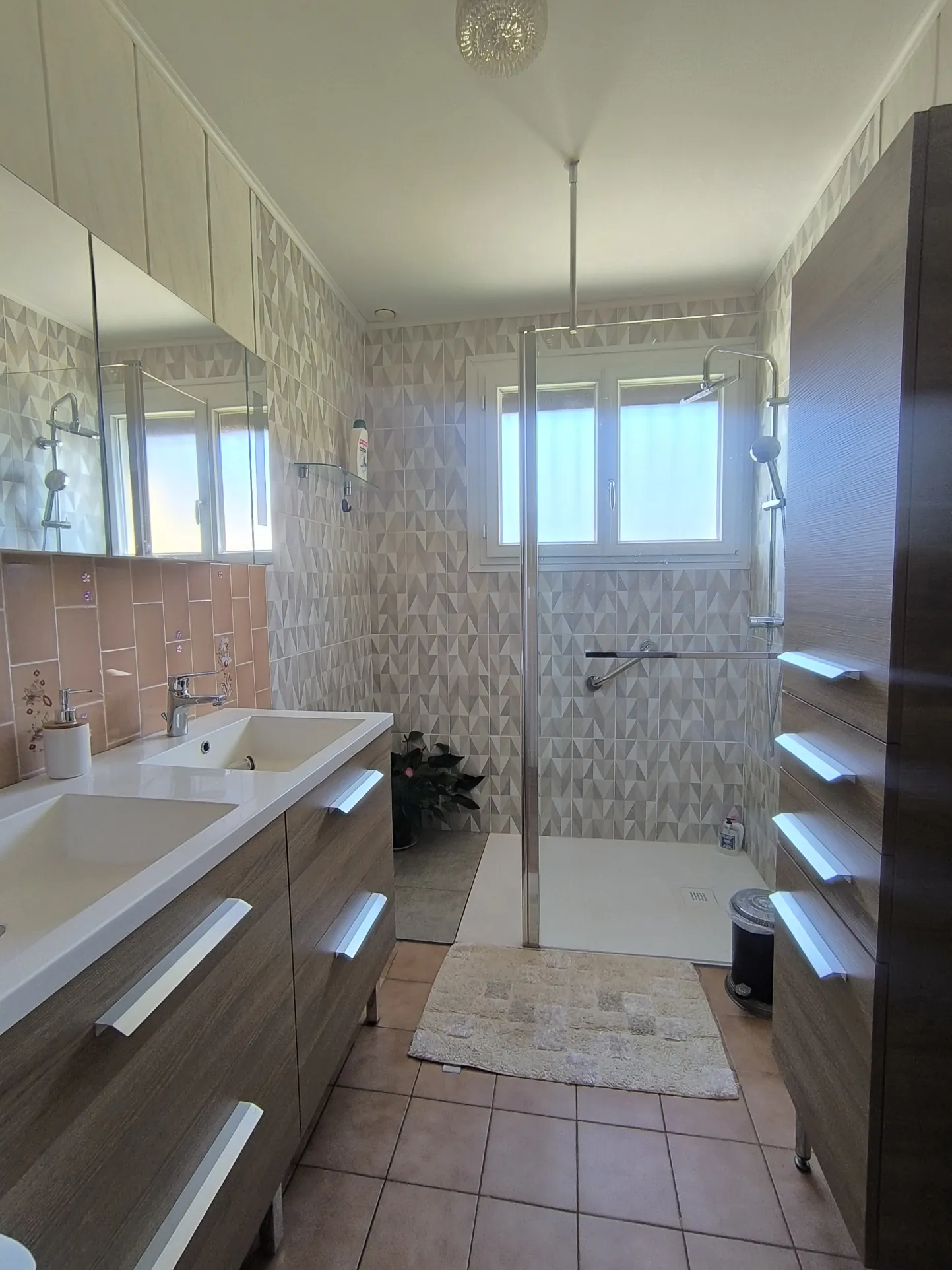 Maison familiale 5 pièces avec sous-sol à Château-Thierry, proche commodités 