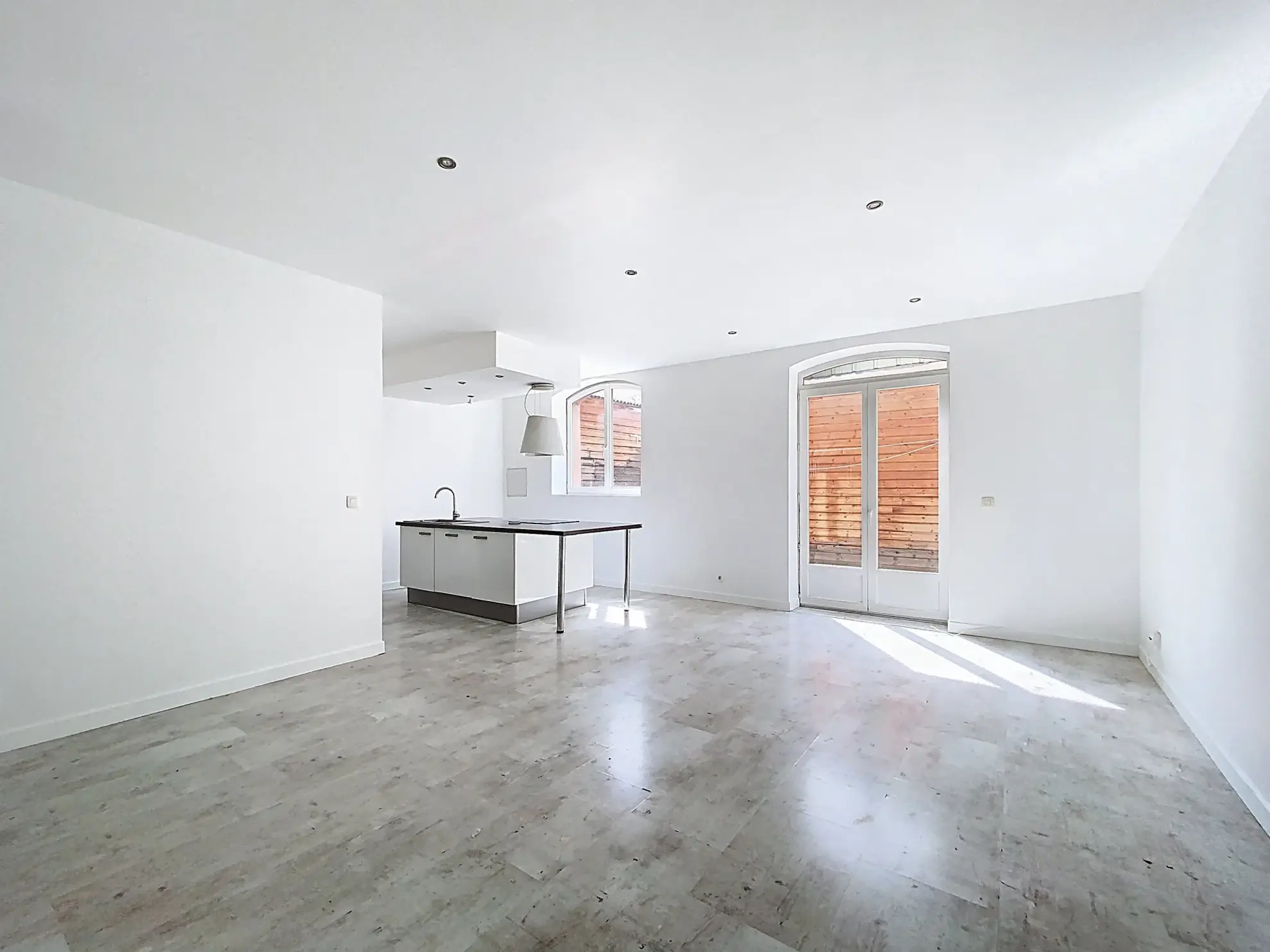 Appartement 3 pièces avec terrasse à St Étienne proche commodités