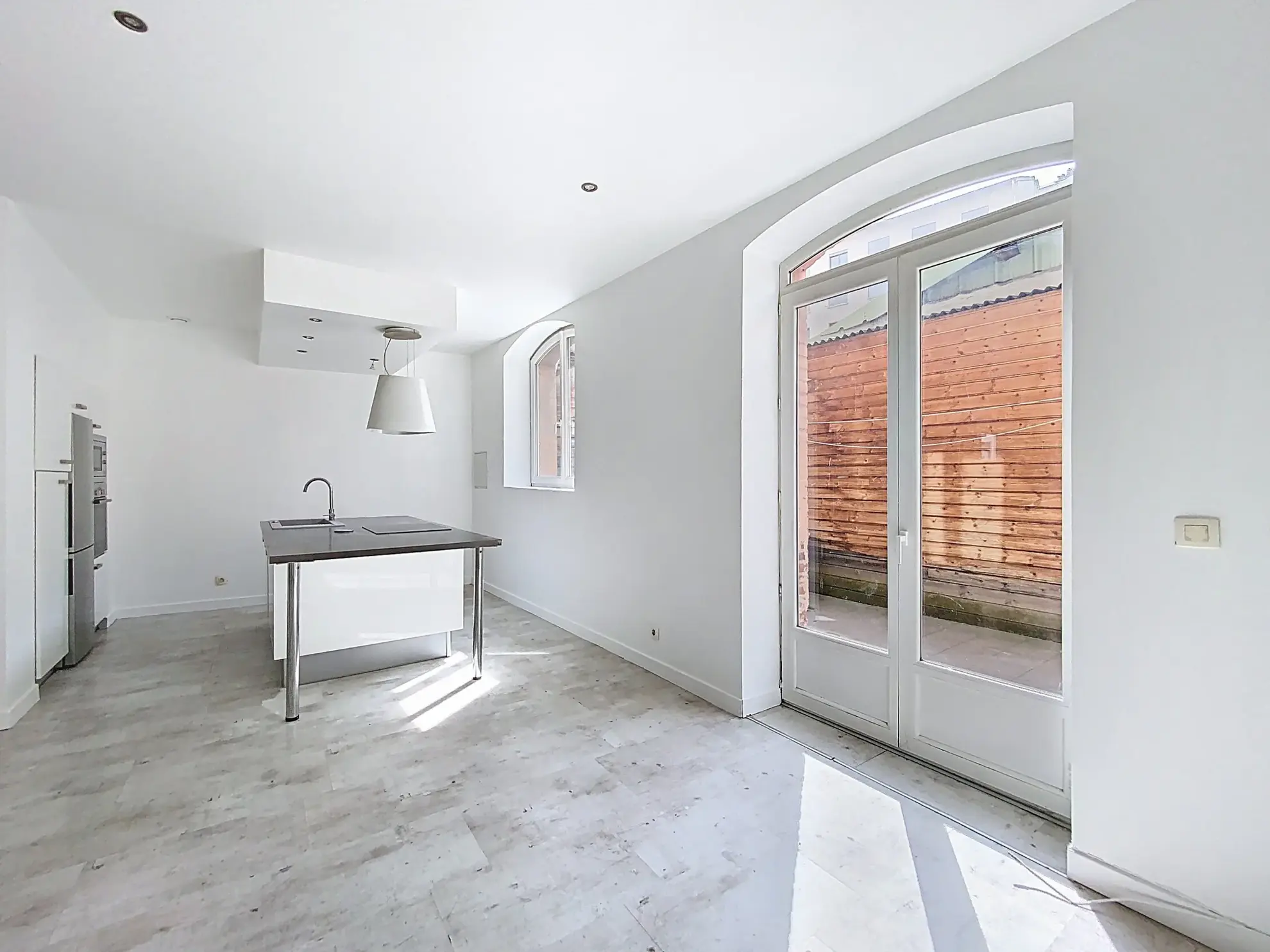 Appartement 3 pièces avec terrasse à St Étienne proche commodités 