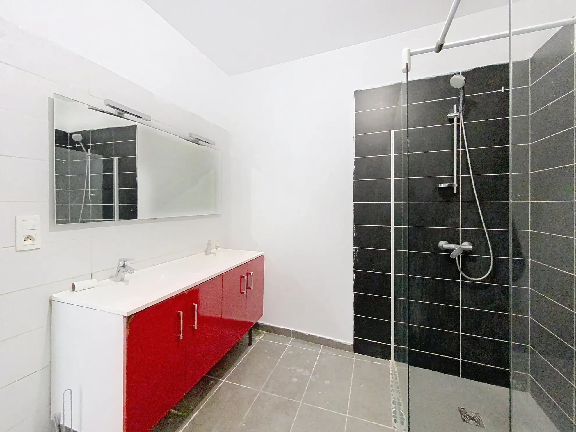 Appartement 3 pièces avec terrasse à St Étienne proche commodités 