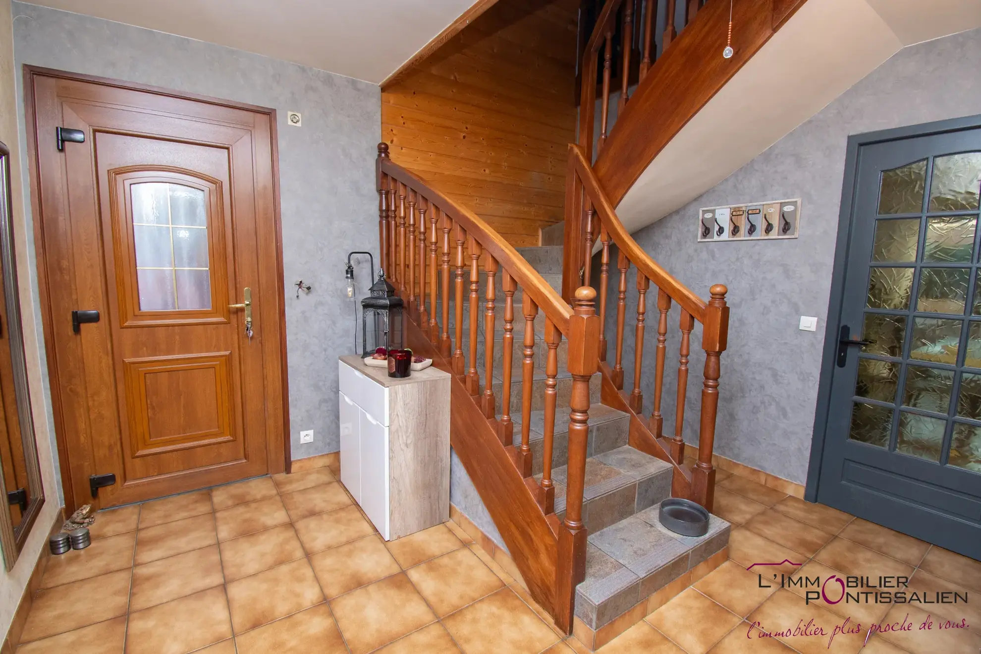 Maison mitoyenne de 127 m² avec terrasse, garage et 5 chambres au centre de Pontarlier 