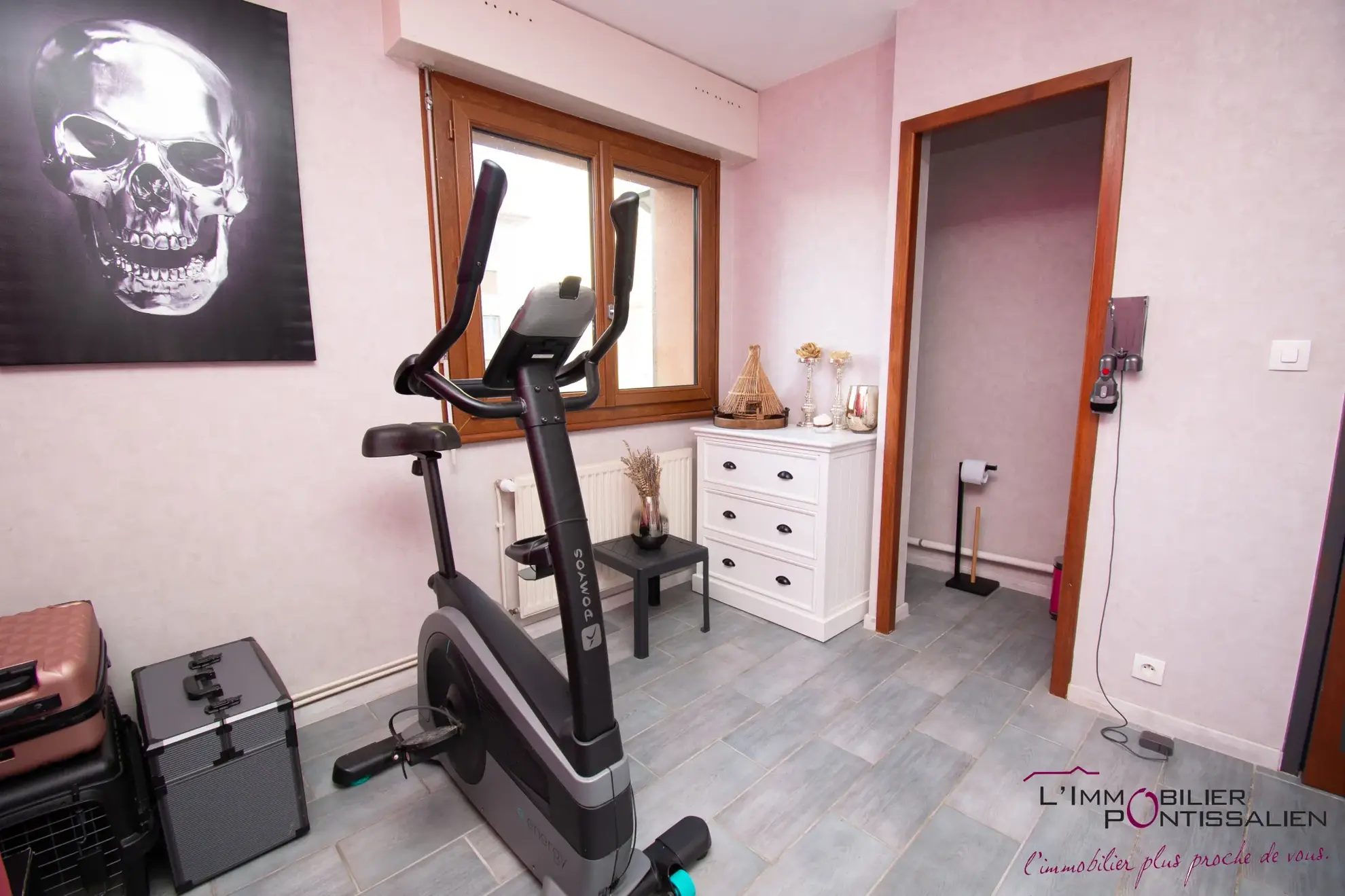 Maison mitoyenne de 127 m² avec terrasse, garage et 5 chambres au centre de Pontarlier 