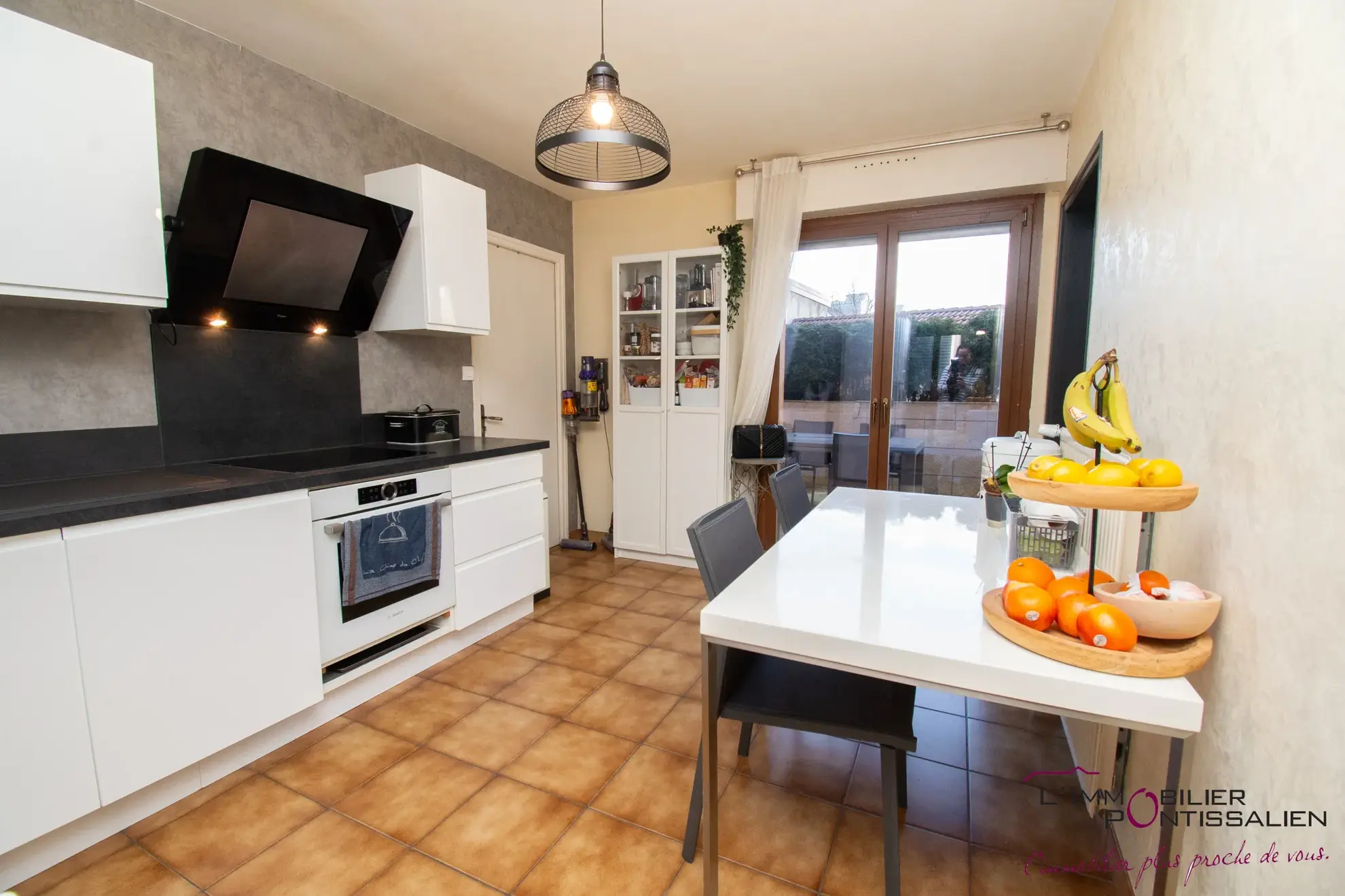 Maison mitoyenne de 127 m² avec terrasse, garage et 5 chambres au centre de Pontarlier 