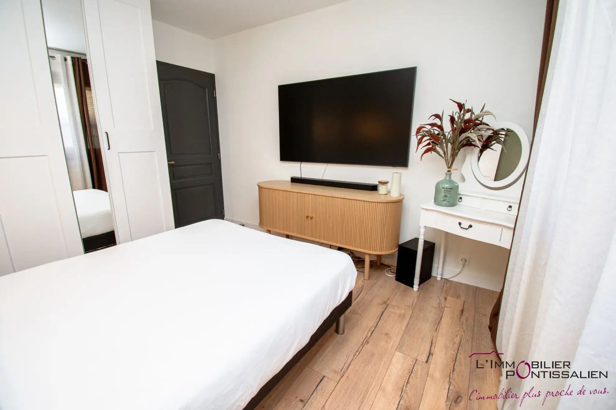 Maison mitoyenne de 127 m² avec terrasse, garage et 5 chambres au centre de Pontarlier 