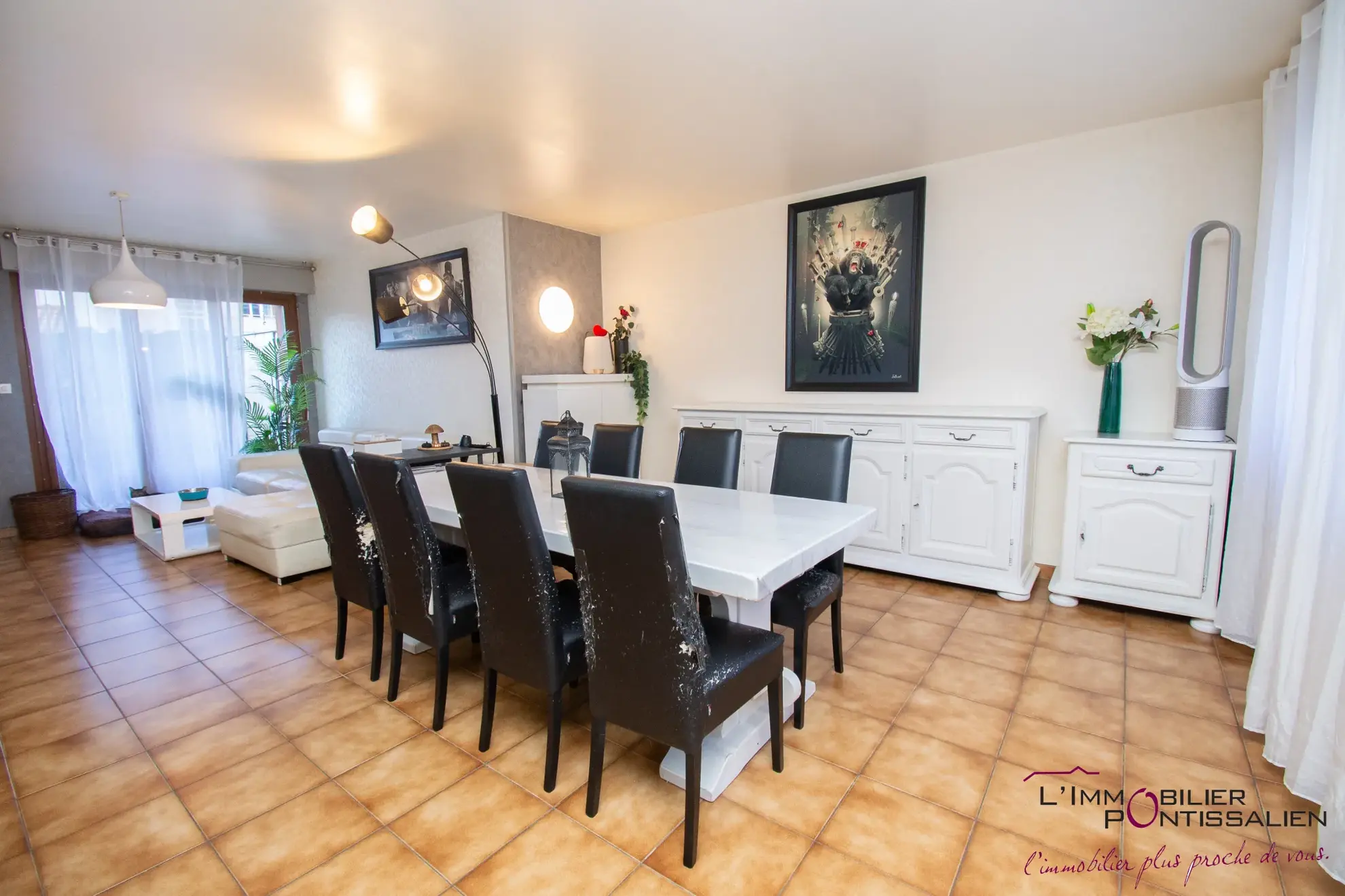 Maison mitoyenne de 127 m² avec terrasse, garage et 5 chambres au centre de Pontarlier 