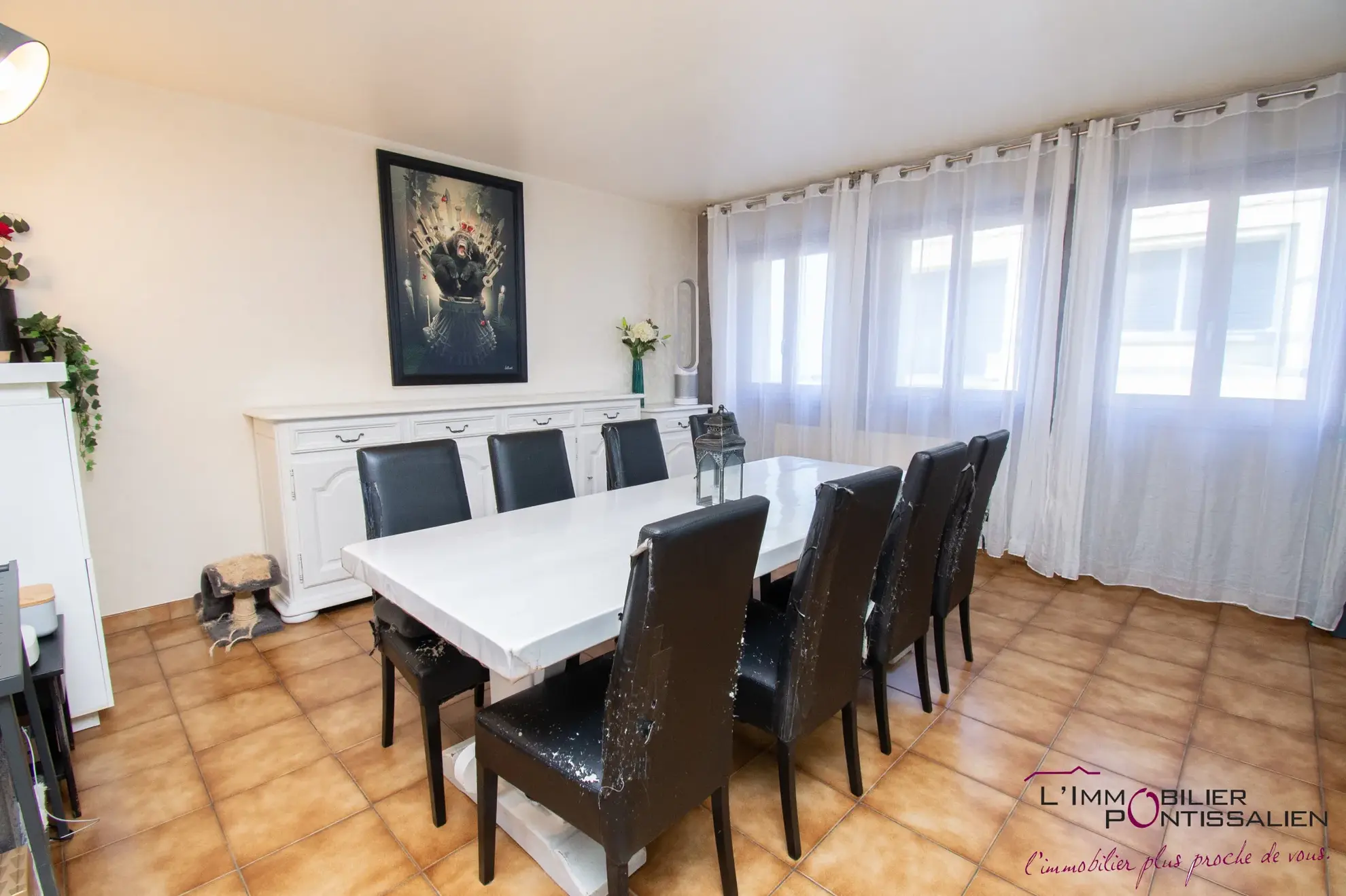 Maison mitoyenne de 127 m² avec terrasse, garage et 5 chambres au centre de Pontarlier 