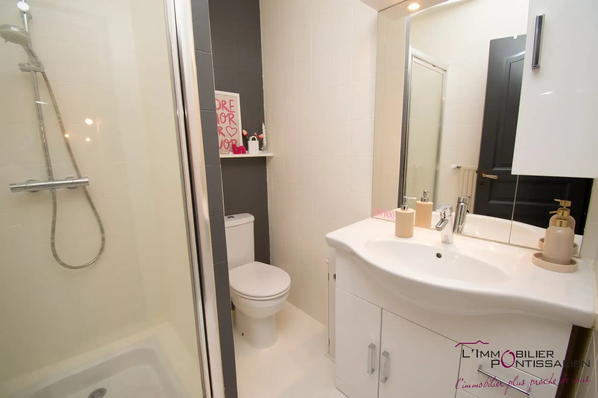 Maison mitoyenne de 127 m² avec terrasse, garage et 5 chambres au centre de Pontarlier 