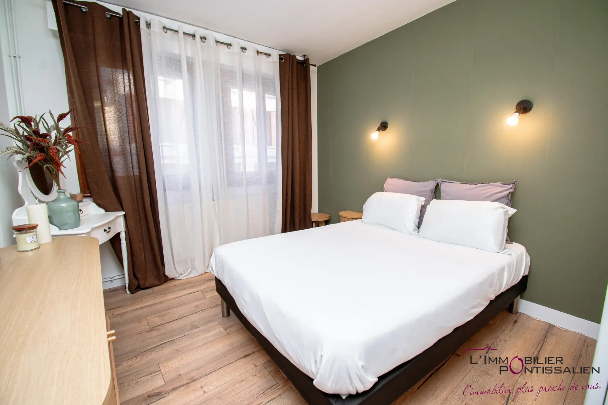 Maison mitoyenne de 127 m² avec terrasse, garage et 5 chambres au centre de Pontarlier 