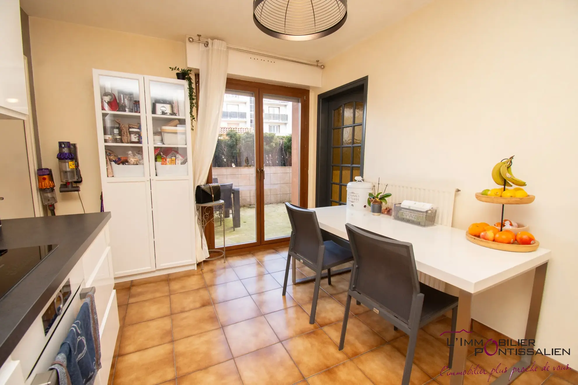 Maison mitoyenne de 127 m² avec terrasse, garage et 5 chambres au centre de Pontarlier 