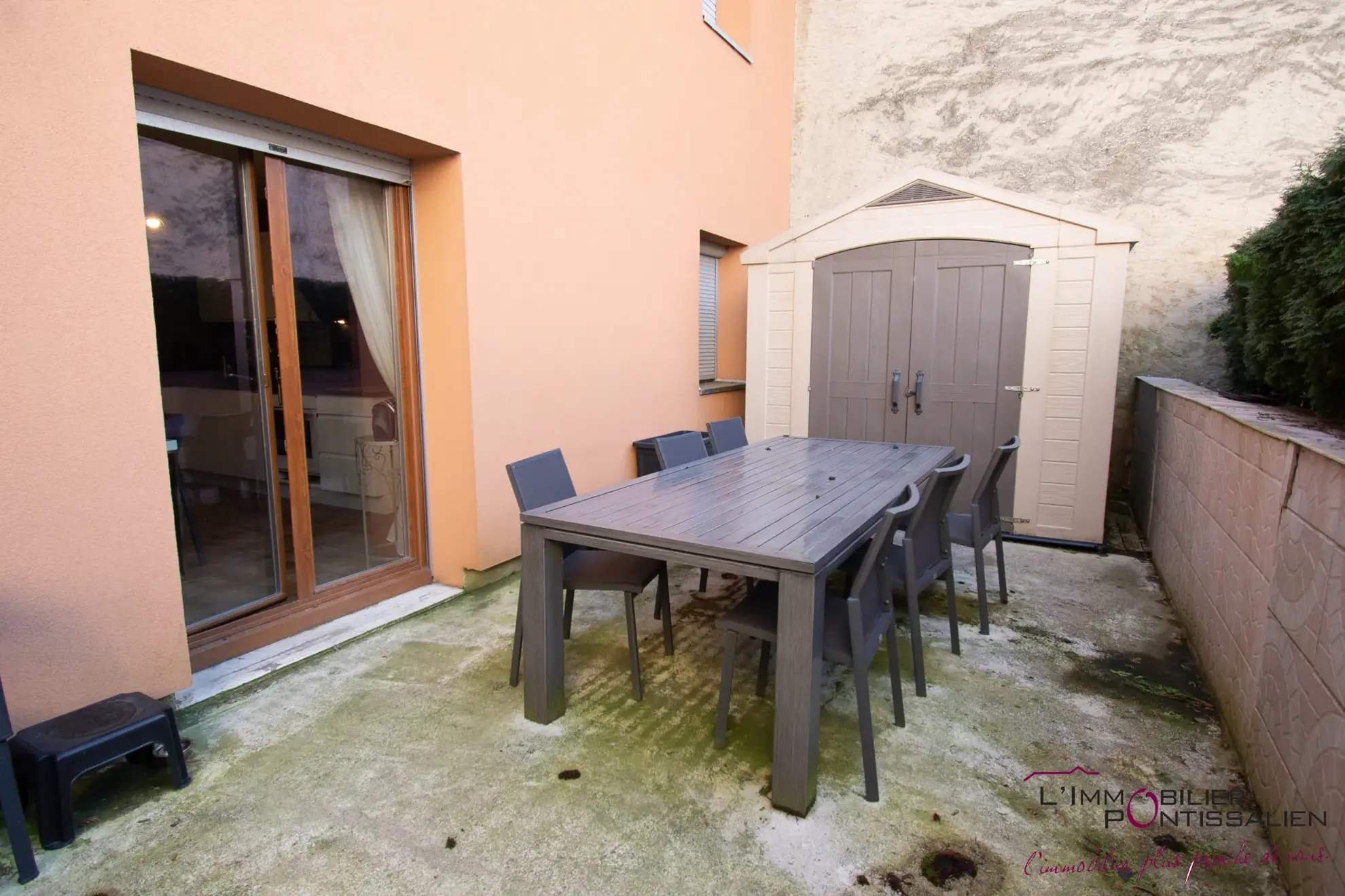 Maison mitoyenne de 127 m² avec terrasse, garage et 5 chambres au centre de Pontarlier 