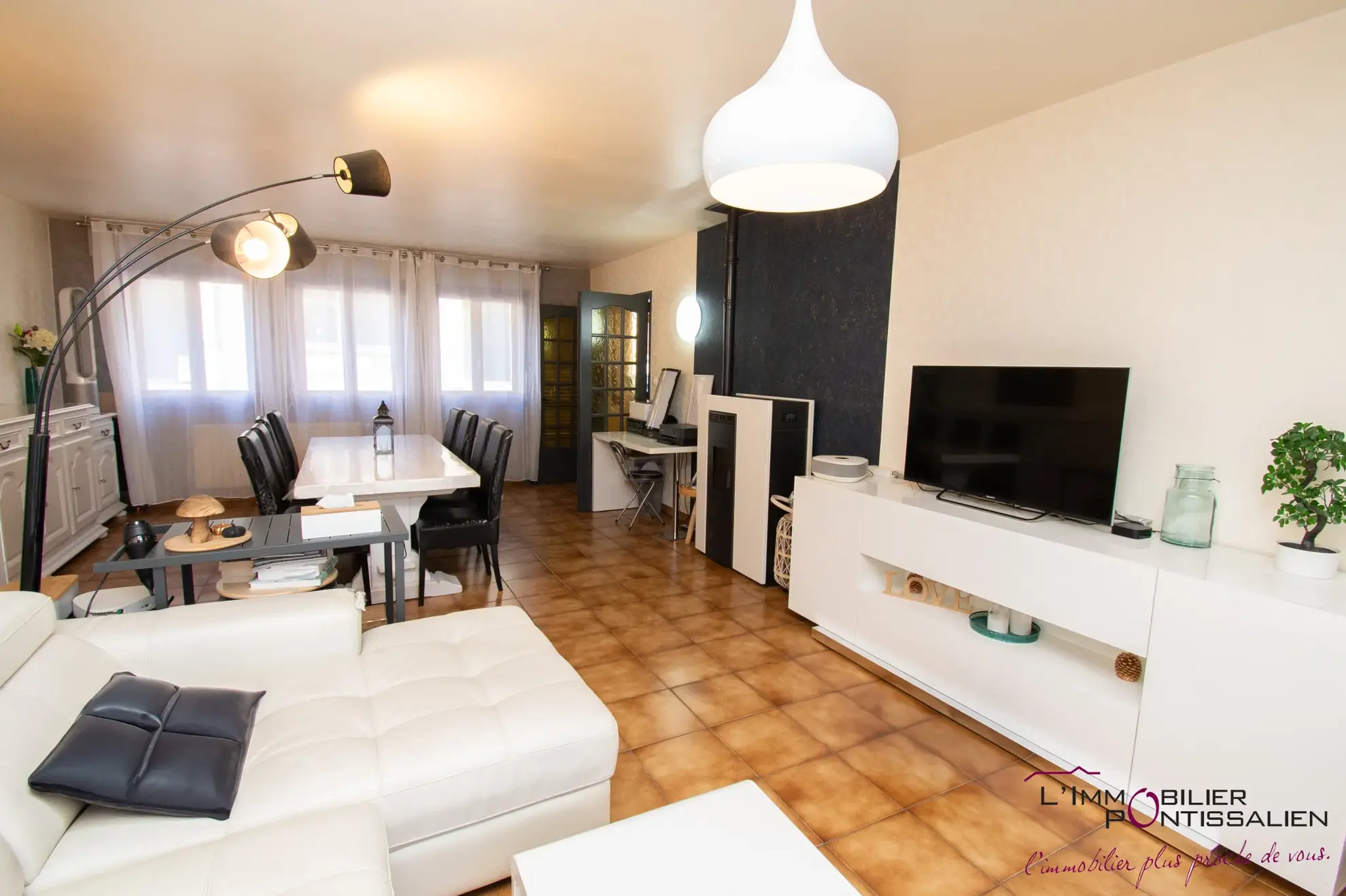 Maison mitoyenne de 127 m² avec terrasse, garage et 5 chambres au centre de Pontarlier