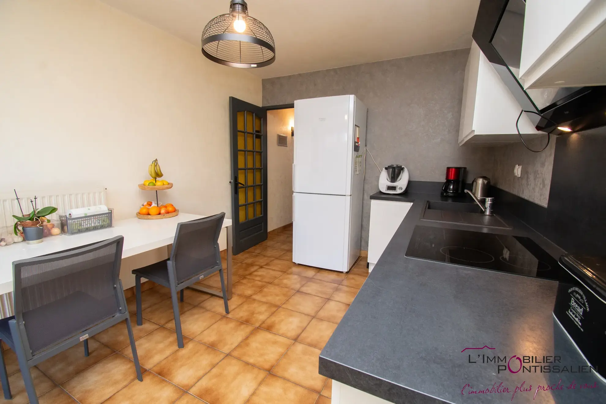 Maison mitoyenne de 127 m² avec terrasse, garage et 5 chambres au centre de Pontarlier 