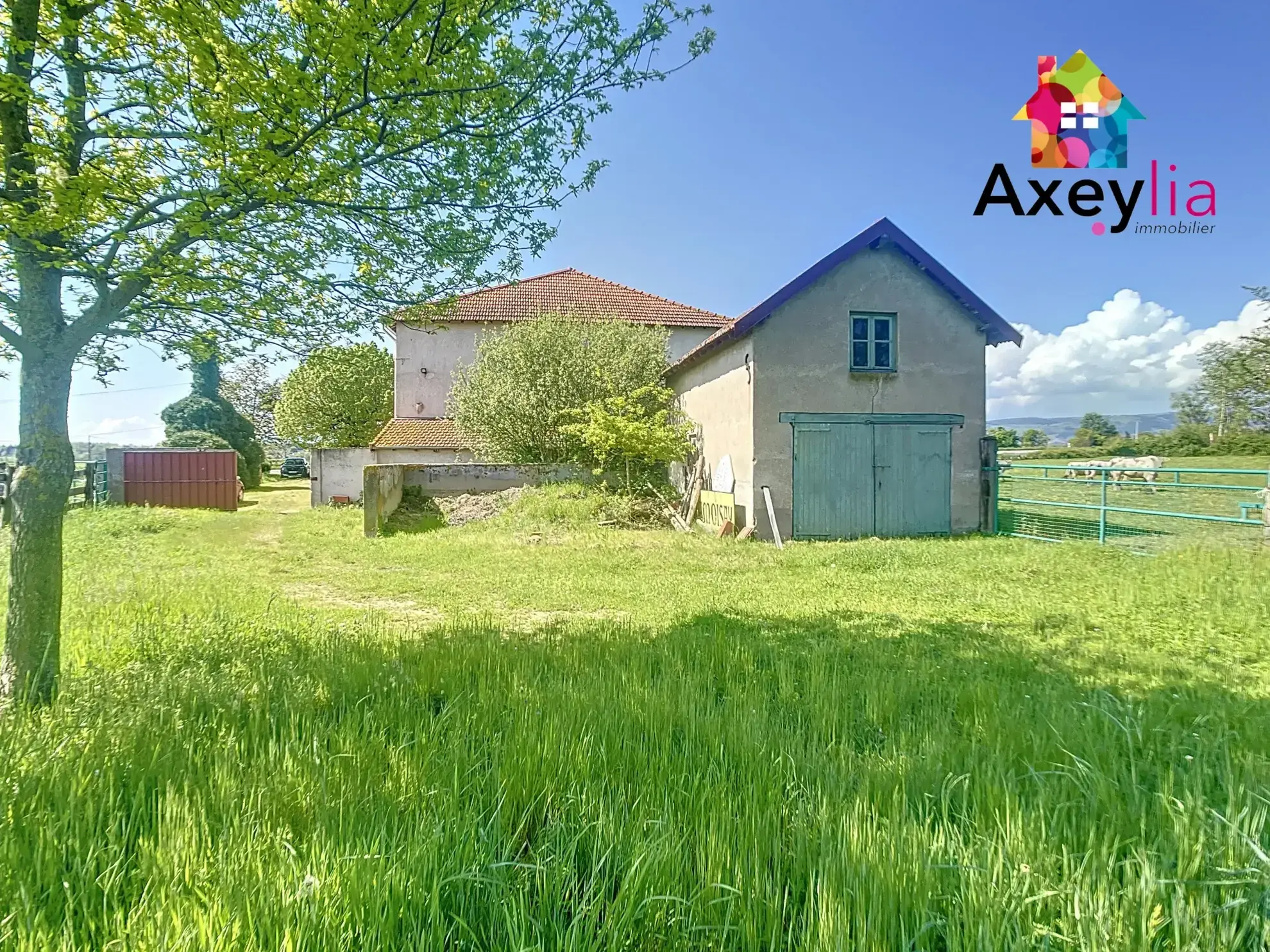 Ferme ancienne à vendre à Saint-Romain-la-Motte avec terrain et dépendances