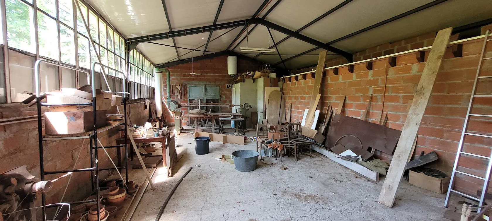 Ensemble immobilier avec deux maisons, 232 m² habitables, grand terrain à Coutures 