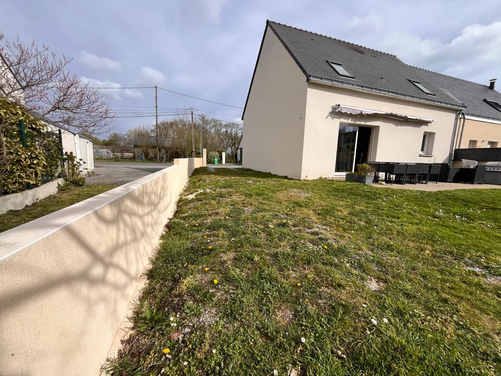 Belle maison T5 construite en 2014 à Saint-Joachim, proche écoles et jardin spacieux 