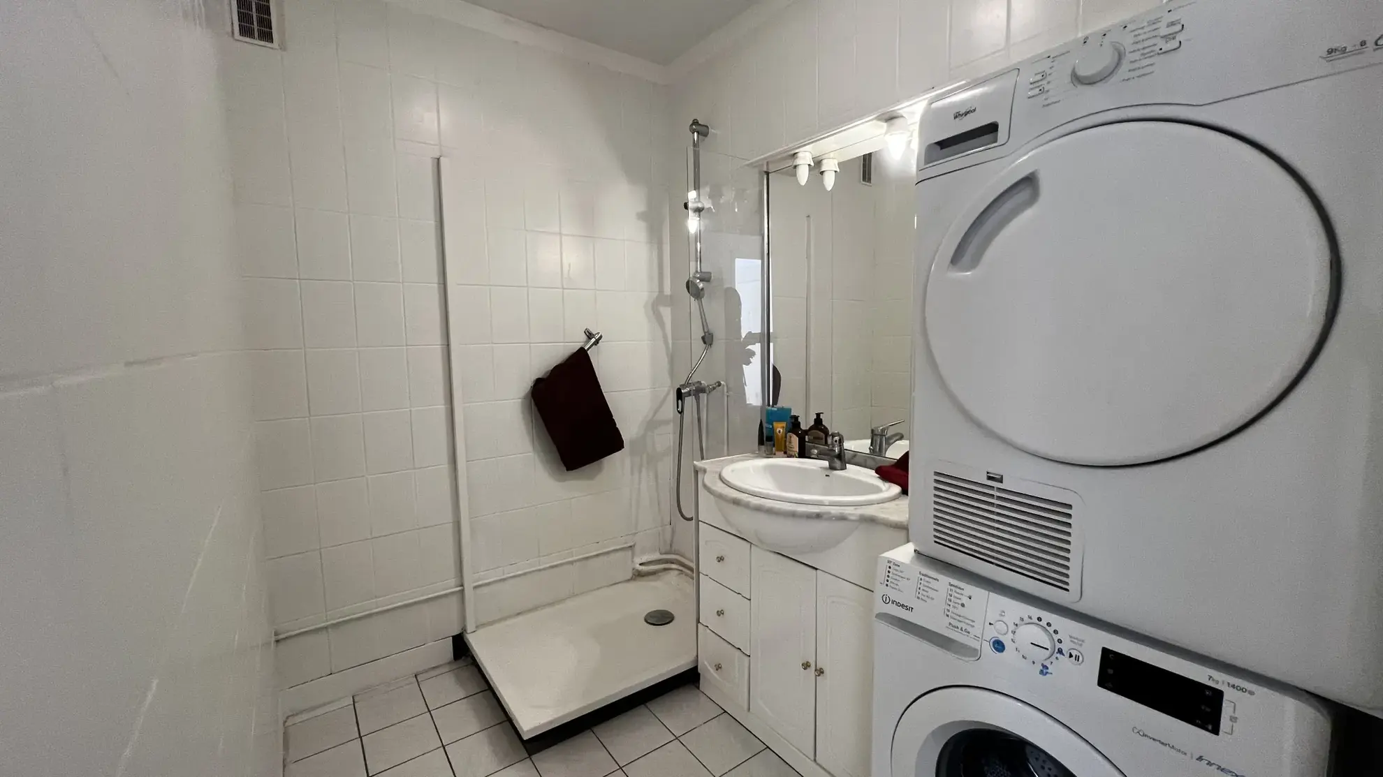 Appartement de 64m² avec cave à Le Chesnay, idéalement situé en centre-ville 