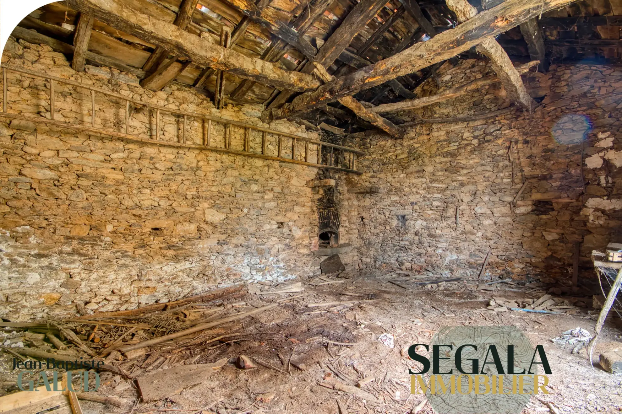 Charmante maison de village à Montirat avec garage, jardin et fibre optique 