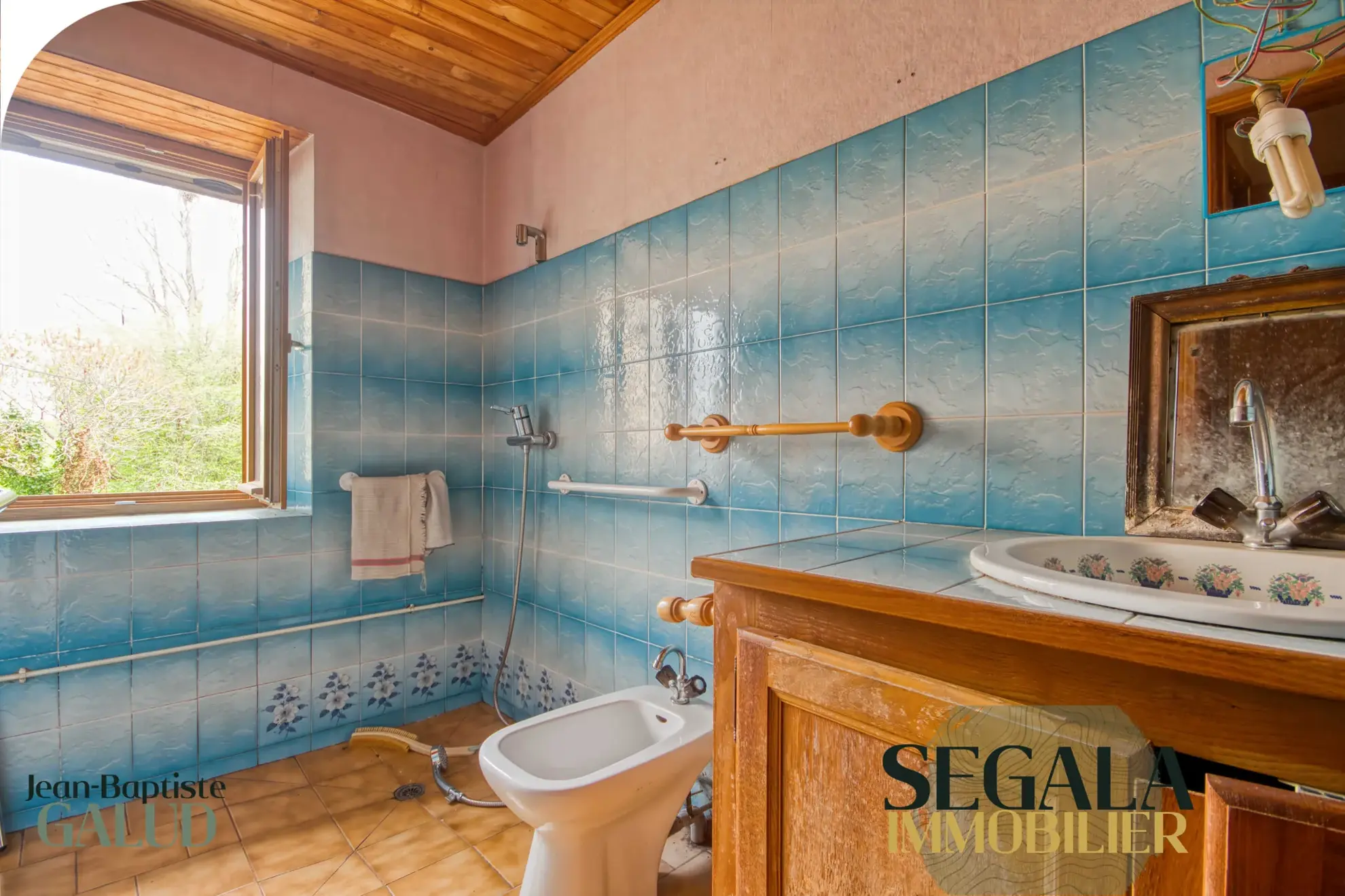 Charmante maison de village à Montirat avec garage, jardin et fibre optique 