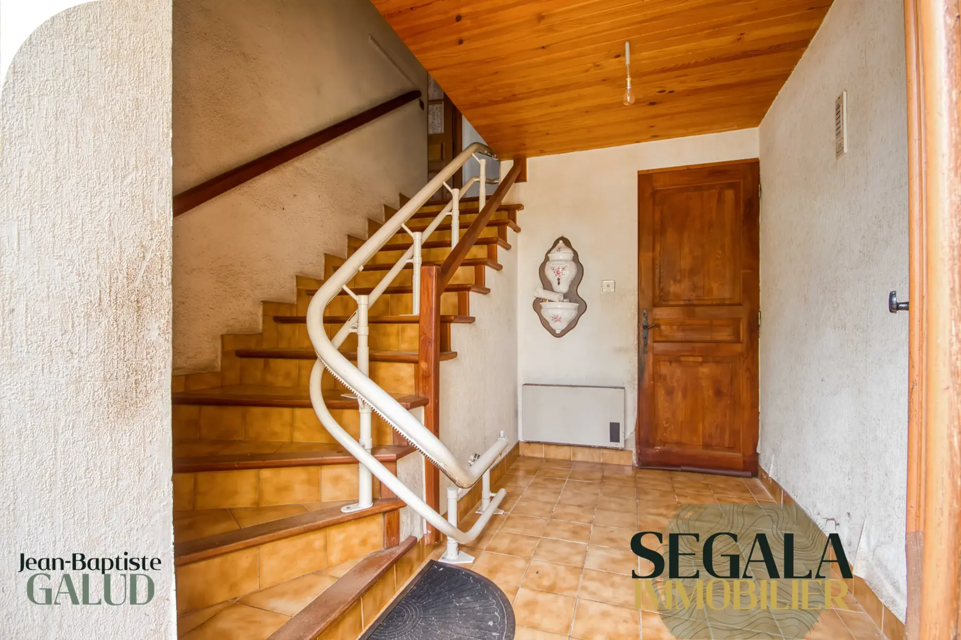 Charmante maison de village à Montirat avec garage, jardin et fibre optique 