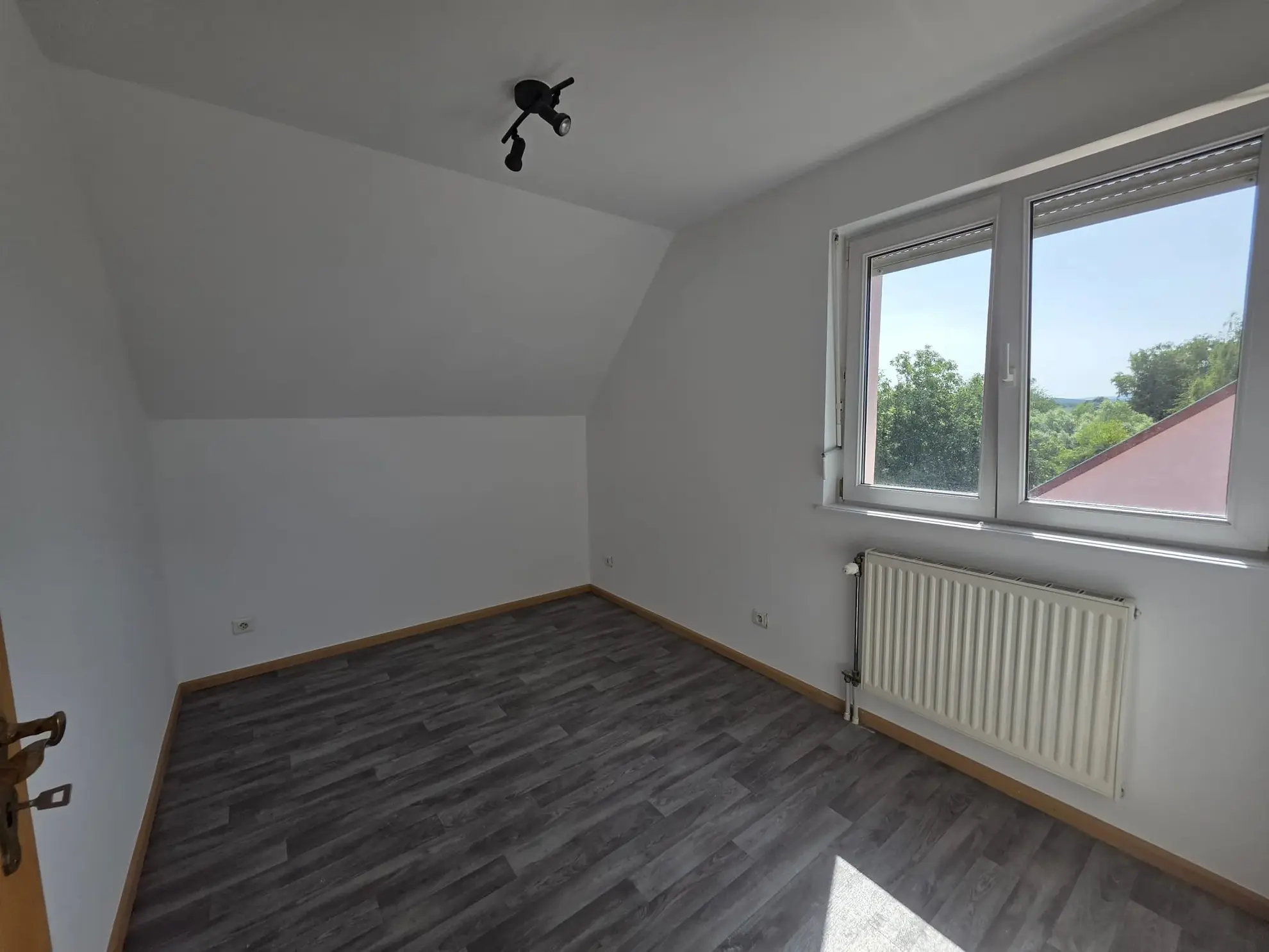 À vendre : Duplex lumineux de 95m² à Hirsingue avec garage, potentiel à exploiter 
