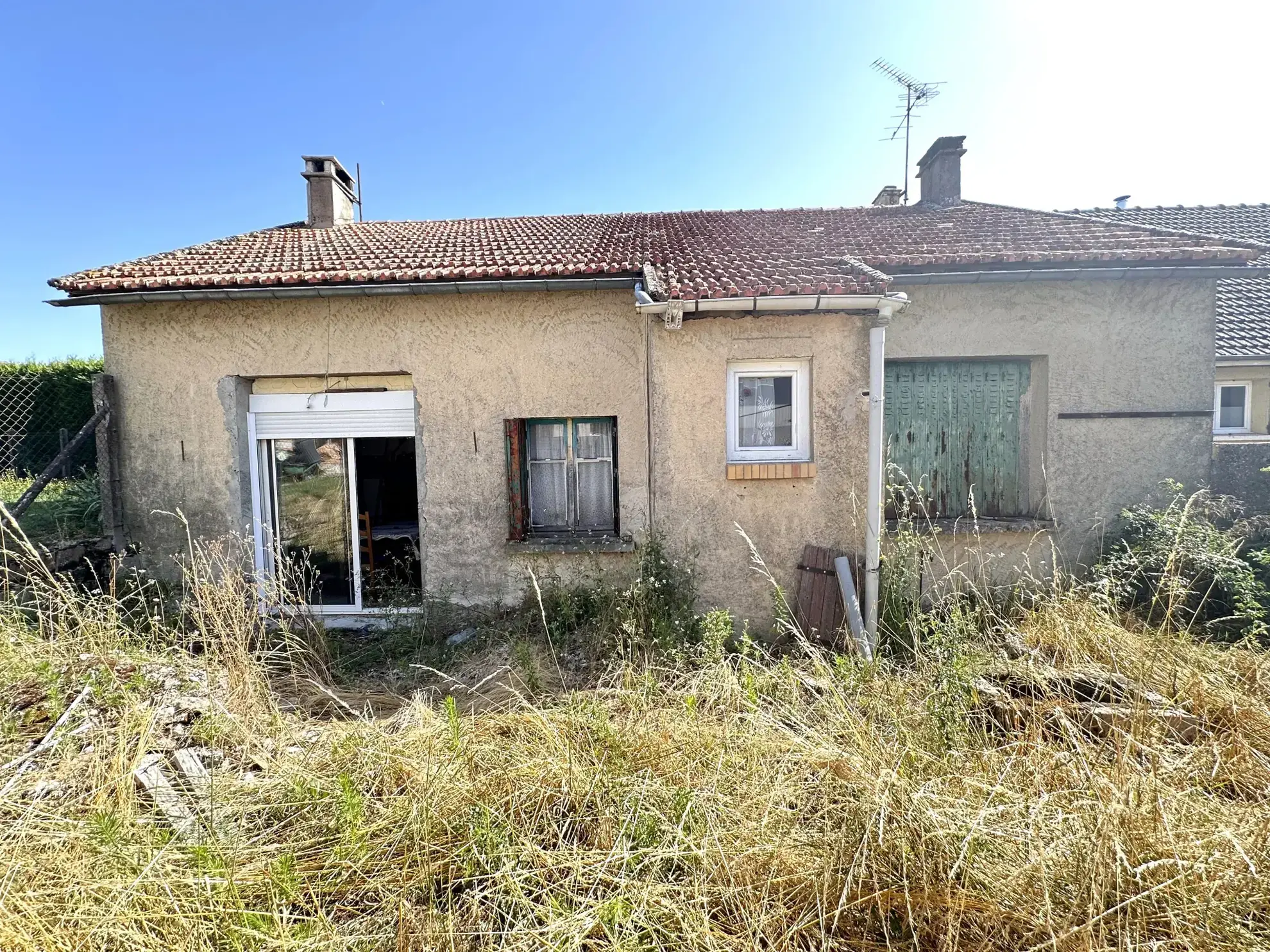 Maison à rénover de 70 m² à Auneau, potentiel d'agrandissement et environnement calme