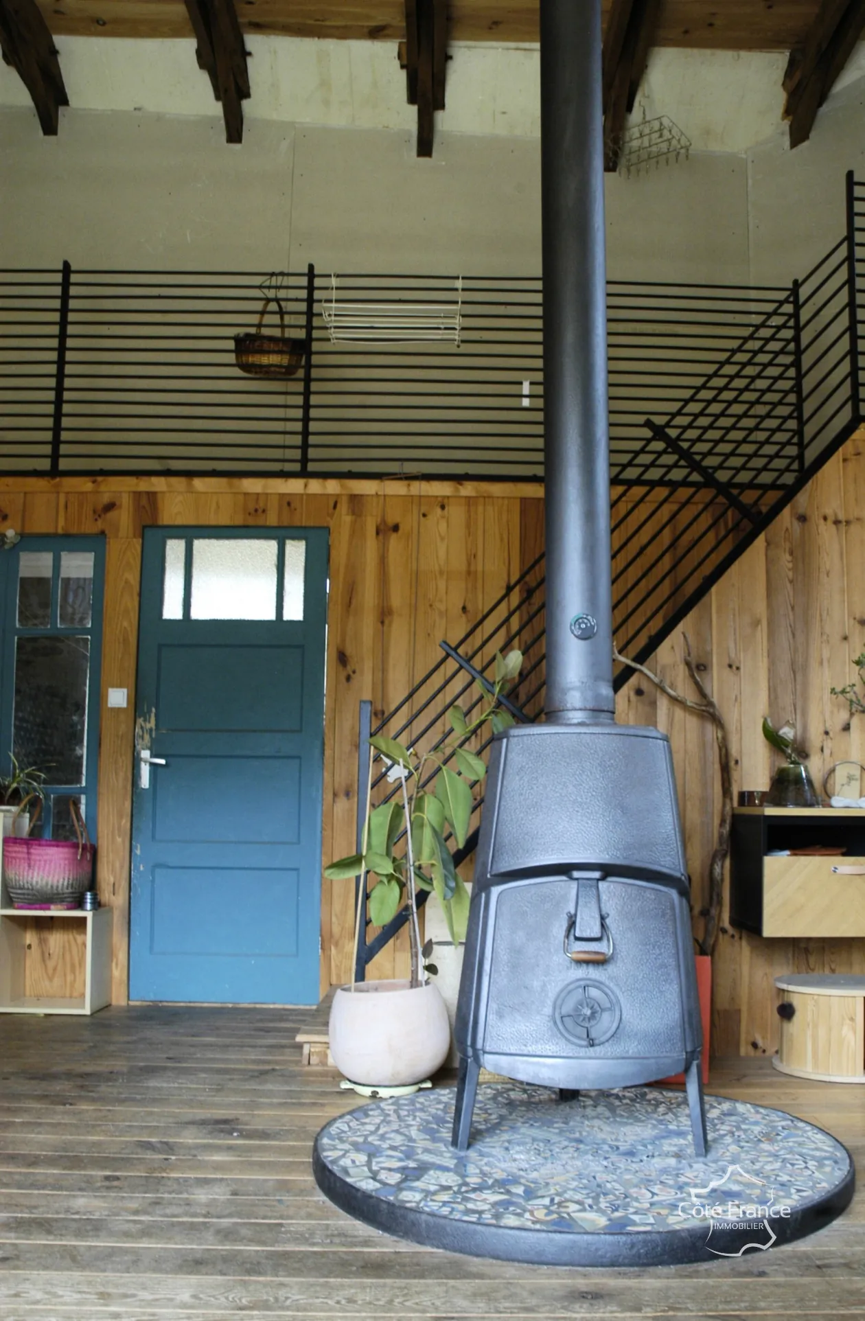 Charmante maison en pierre avec terrain de 4,75 hectares à Pleaux 