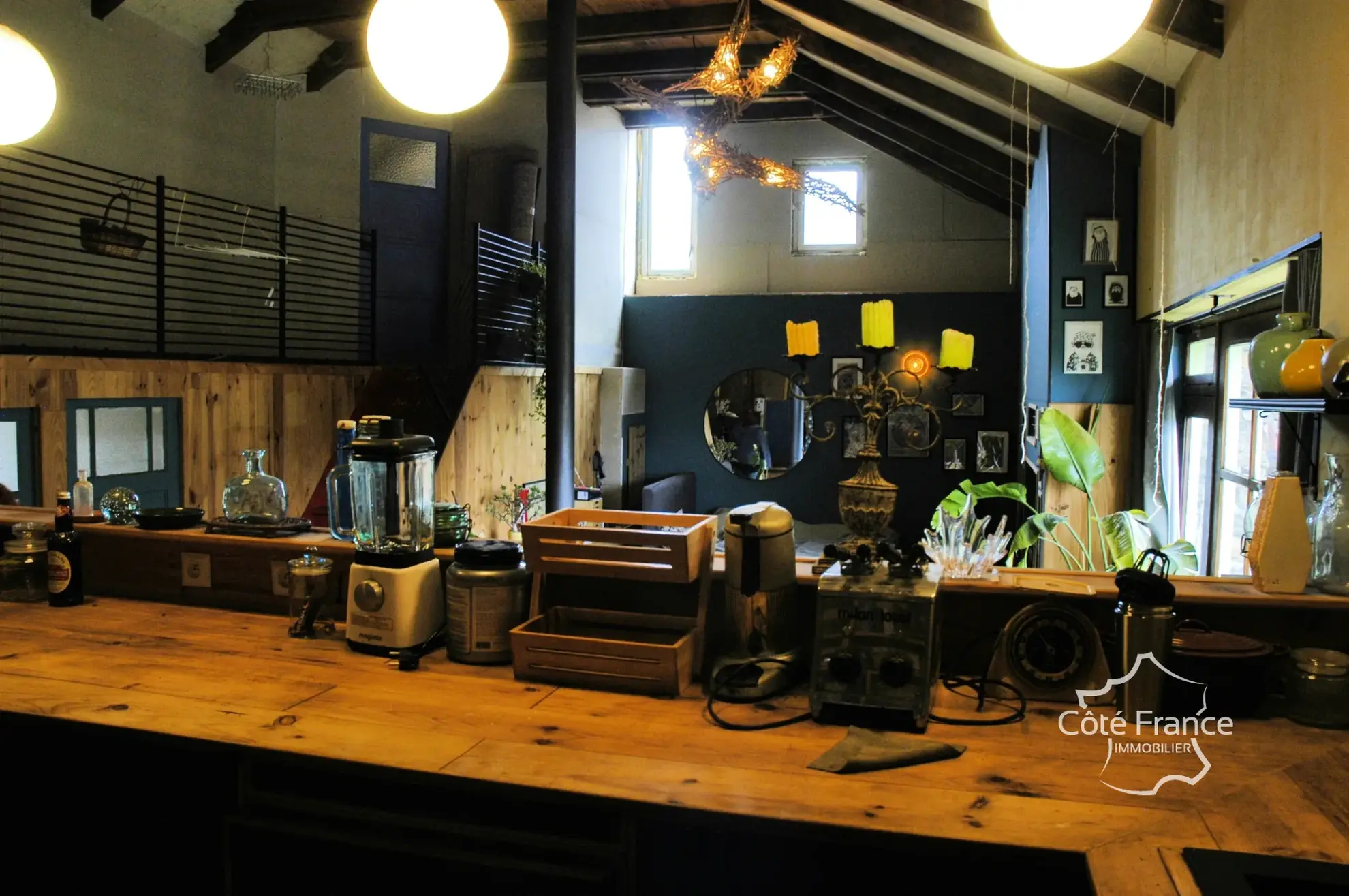 Charmante maison en pierre avec terrain de 4,75 hectares à Pleaux 