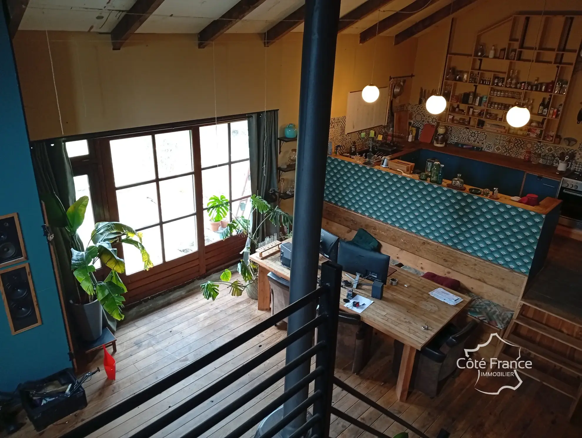 Charmante maison en pierre avec terrain de 4,75 hectares à Pleaux 