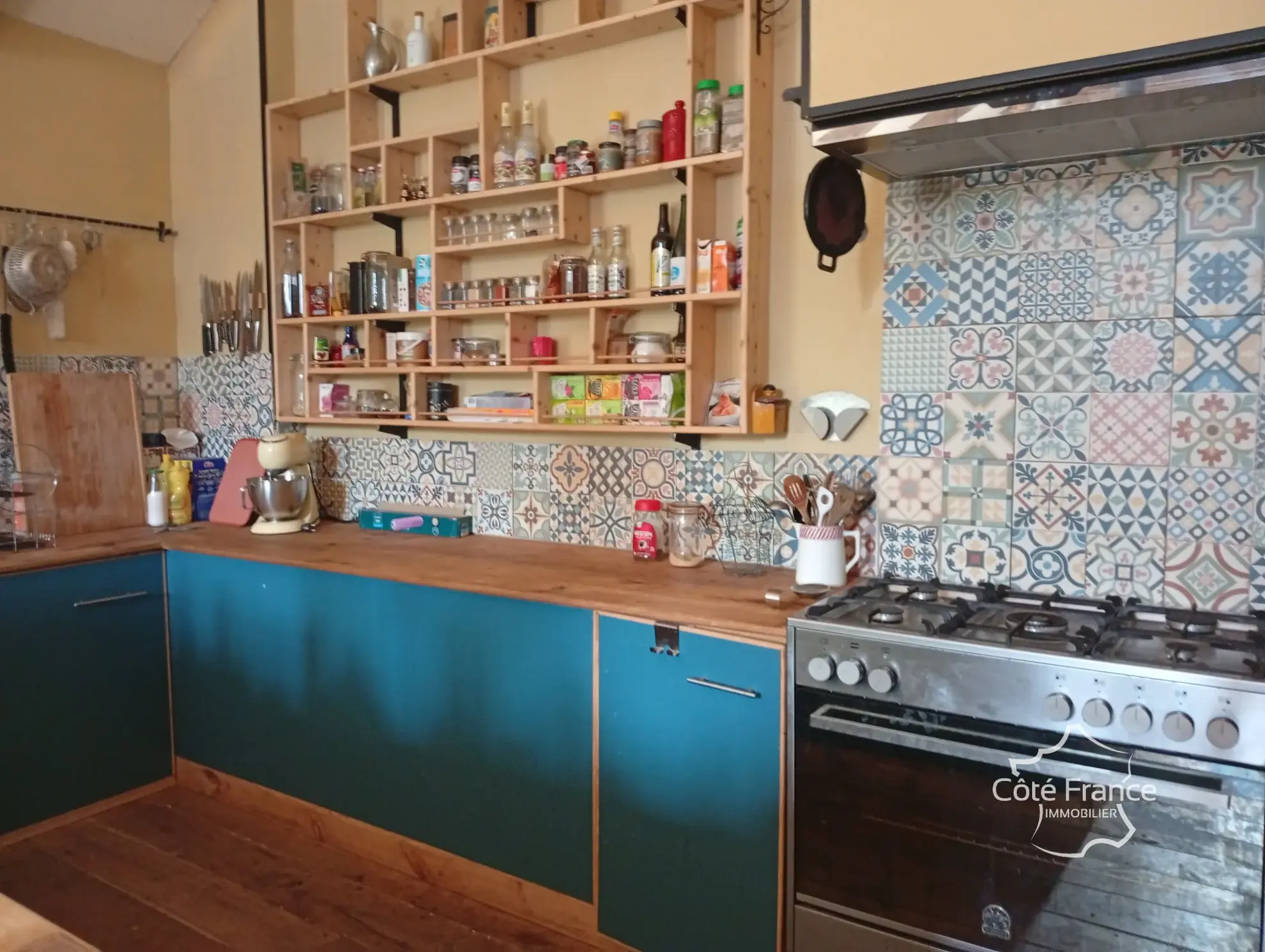 Charmante maison en pierre avec terrain de 4,75 hectares à Pleaux 