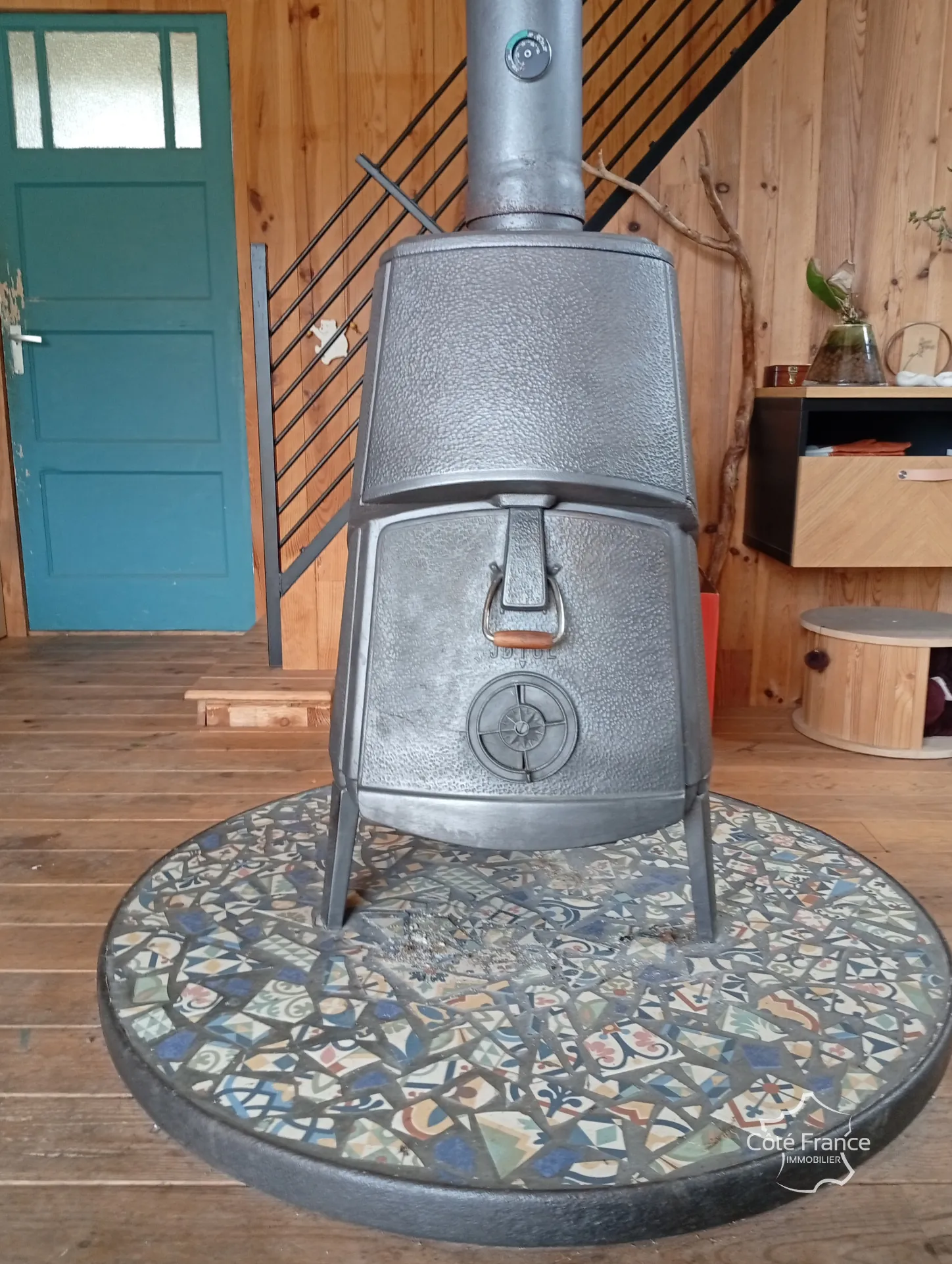 Charmante maison en pierre avec terrain de 4,75 hectares à Pleaux 