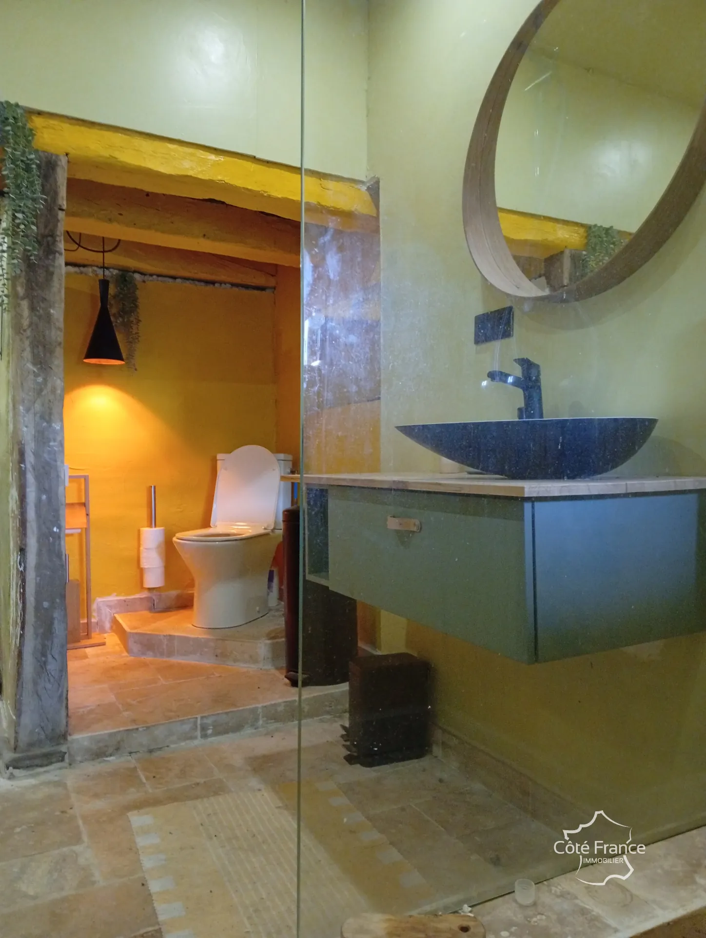 Charmante maison en pierre avec terrain de 4,75 hectares à Pleaux 