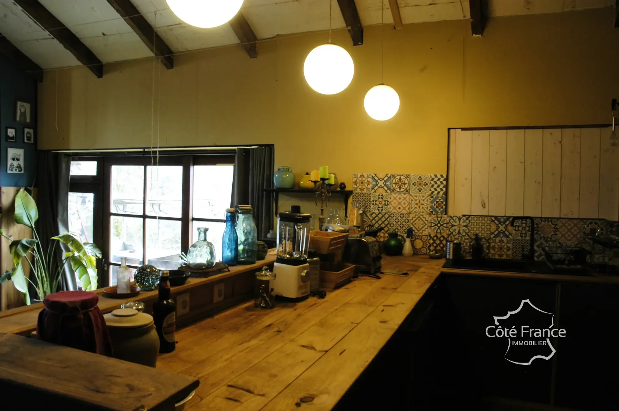 Charmante maison en pierre avec terrain de 4,75 hectares à Pleaux 