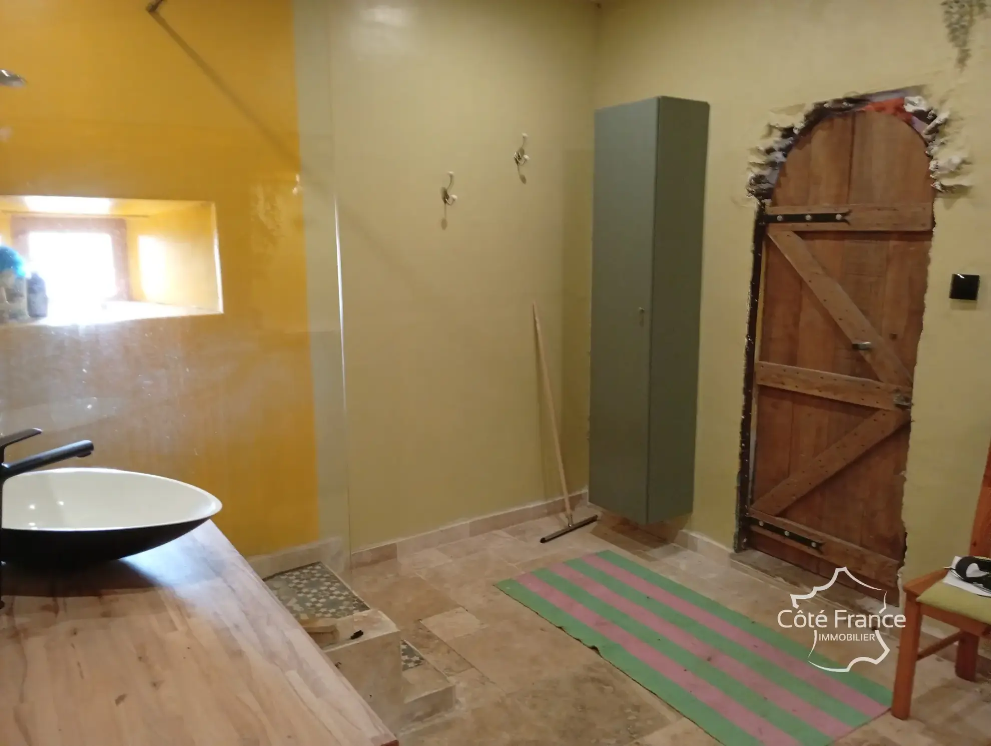 Charmante maison en pierre avec terrain de 4,75 hectares à Pleaux 